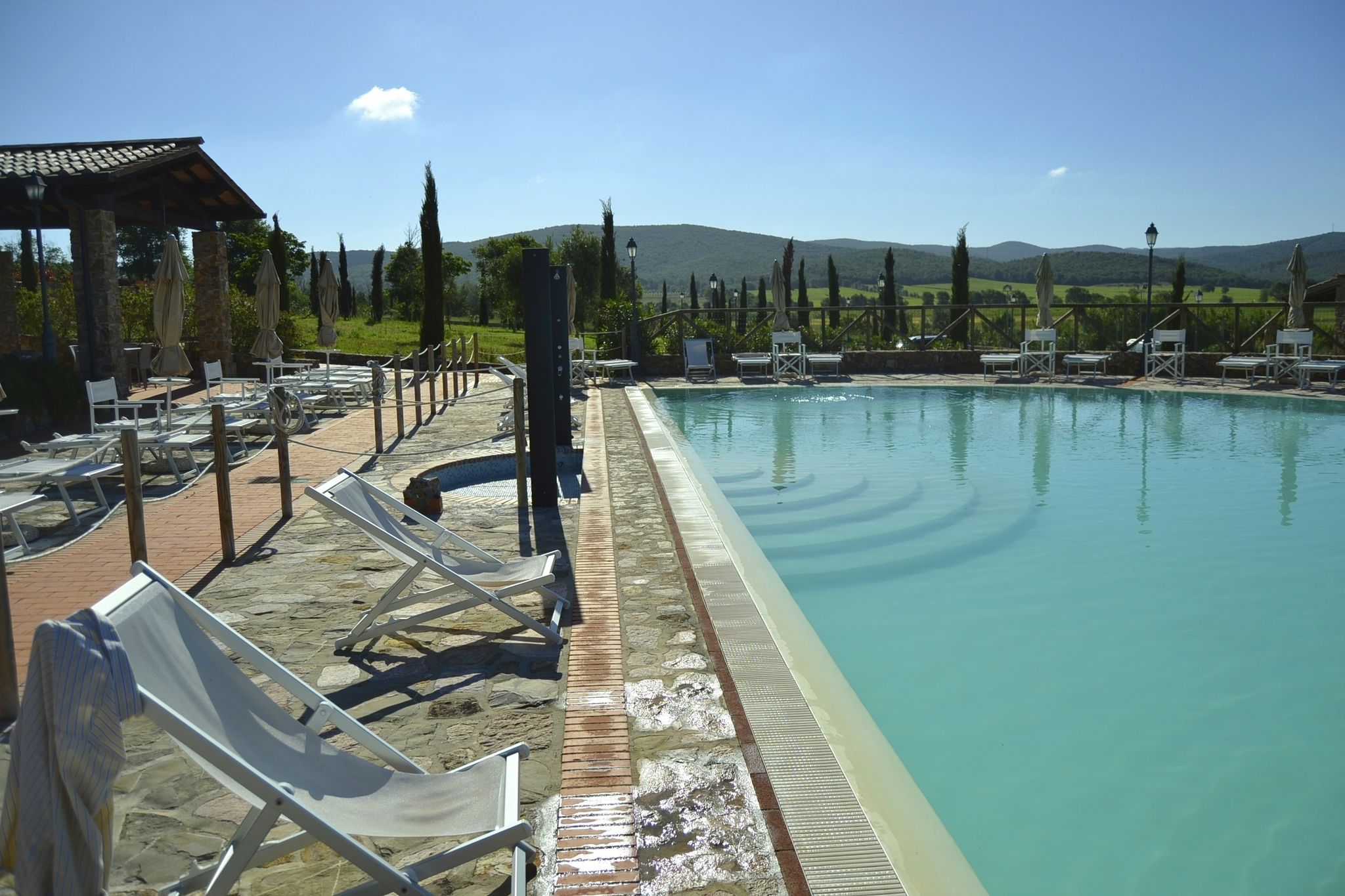 Denkmalgeschütztes Ferienhaus in Suvereto mit Swimmingpool