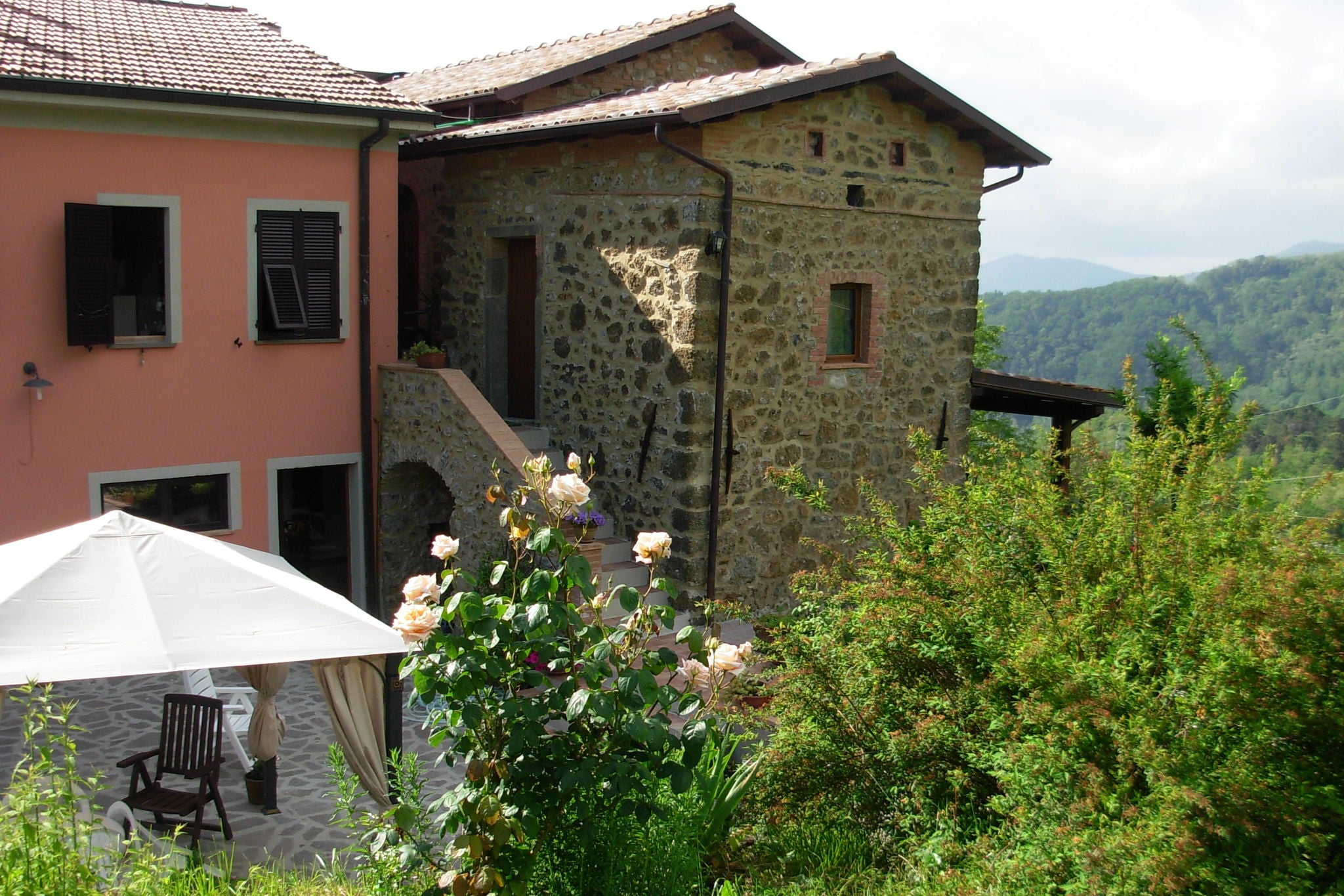 Alluring Holiday Home in Canossa with Pool, Garden Barbecue