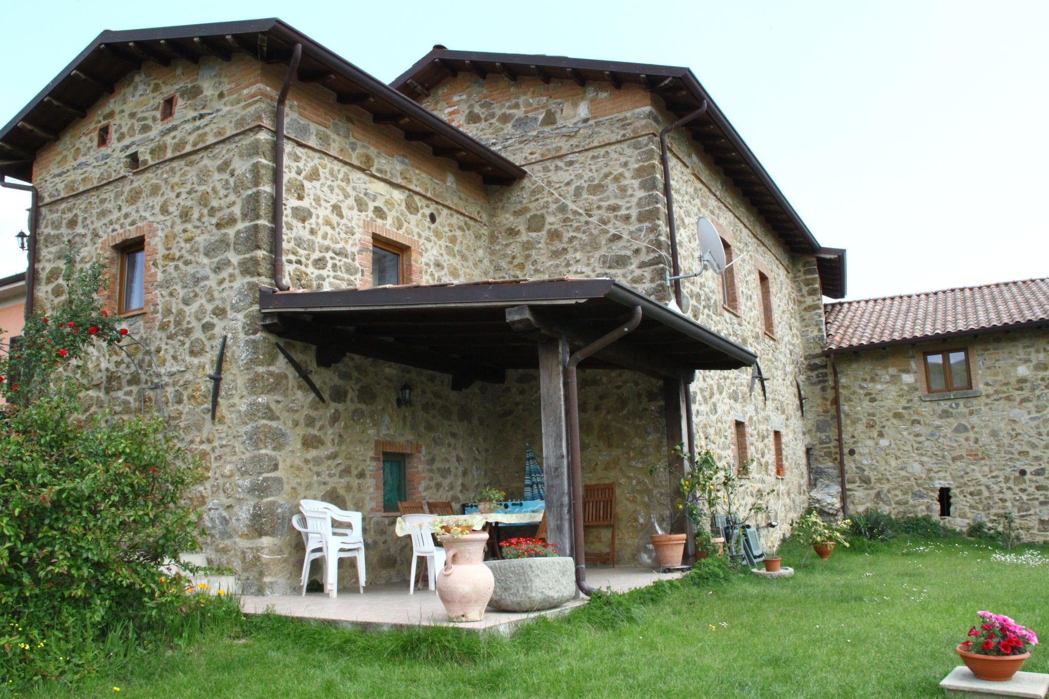 Alluring Holiday Home in Canossa with Pool, Garden Barbecue