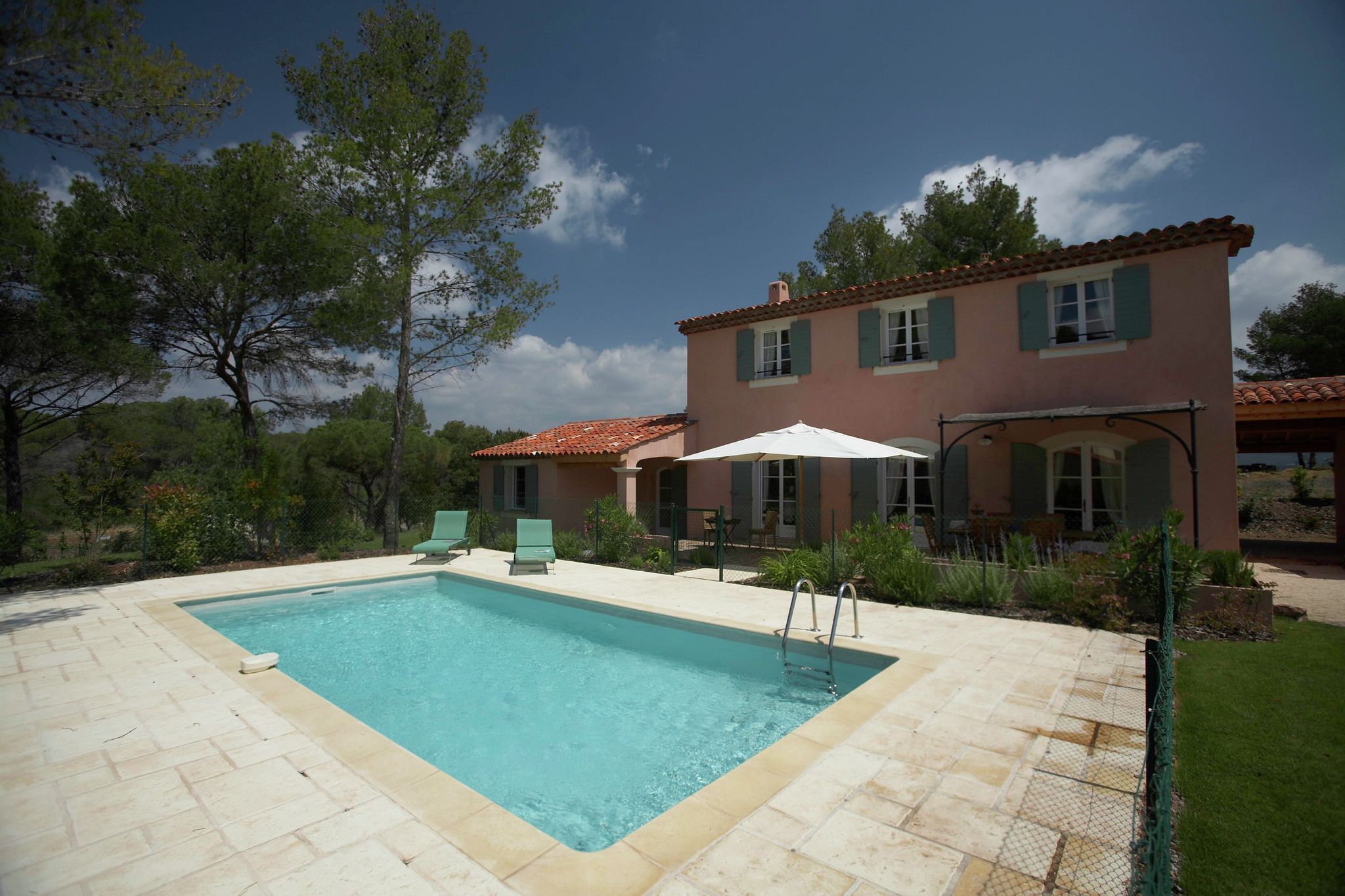 Large villa with private pool between Provence and Riviera
