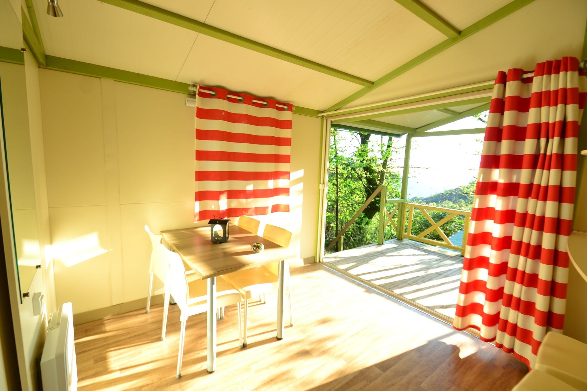 Gezellige bungalow in Liguria met een veranda en zeezicht