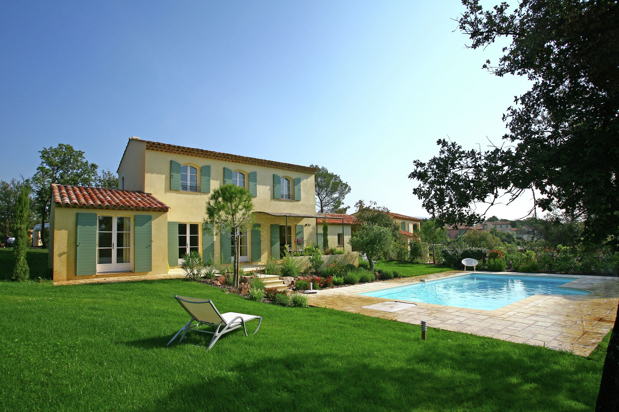 Large villa with private pool between Provence and Riviera