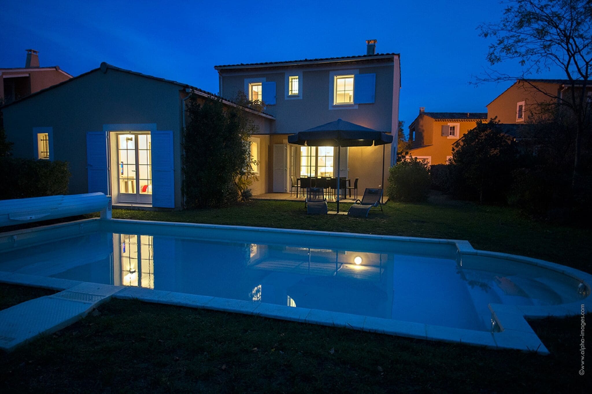 Villa provençale de luxe, vue sur les environs du Lubéron