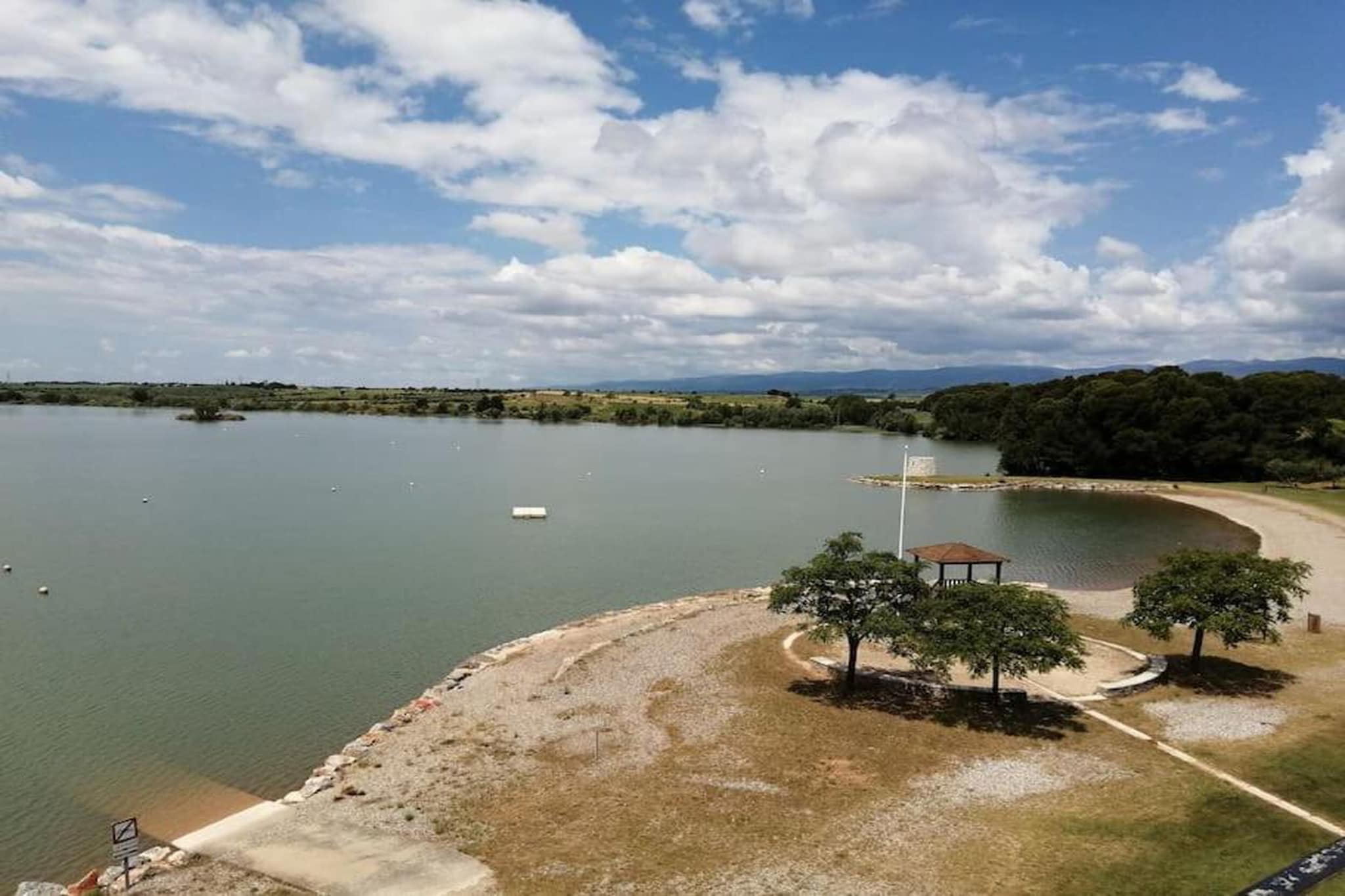 Les Hauts du Lac-Gebieden zomer 20km