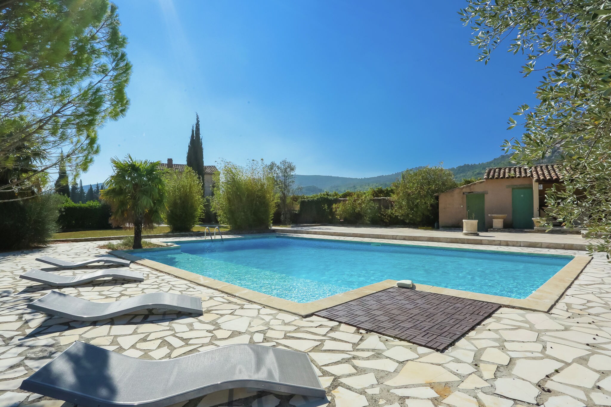 Délicieux maison provençale sur un terrain privé spacieuses avec piscine privée