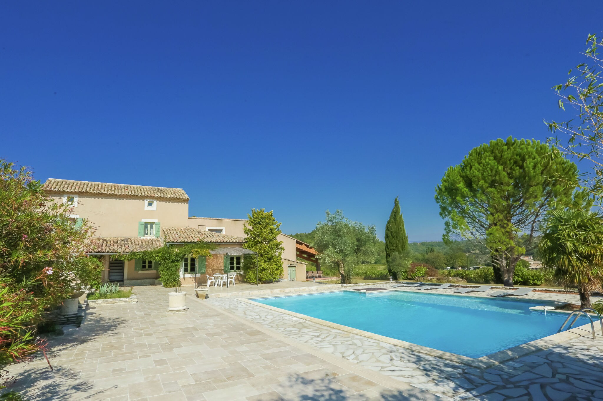 Köstliche provenzalischen Haus auf einem großen Privatgrund mit eigenem Pool