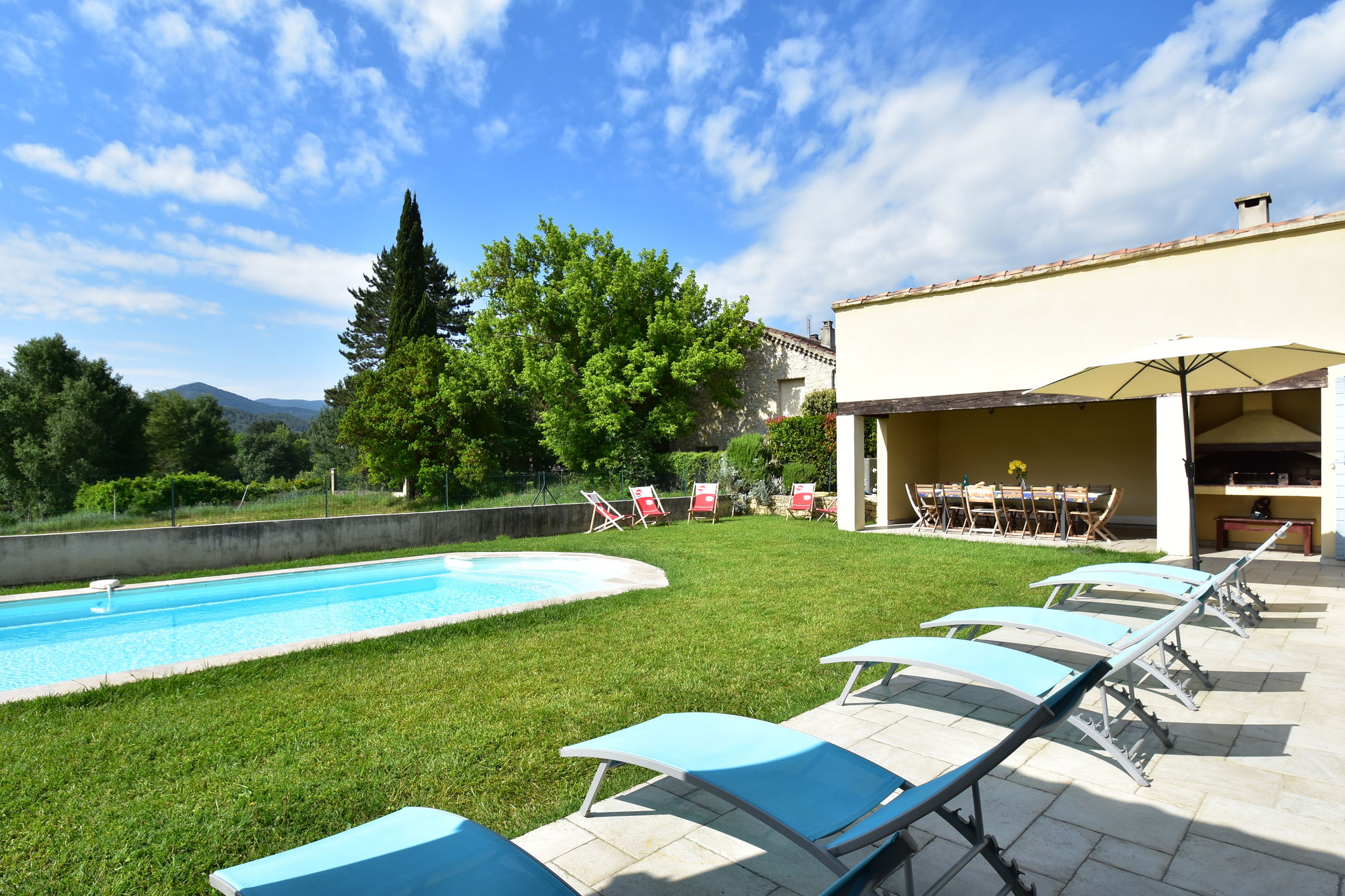 Geräumige Villa in Vaison-la-Romaine mit Swimmingpool