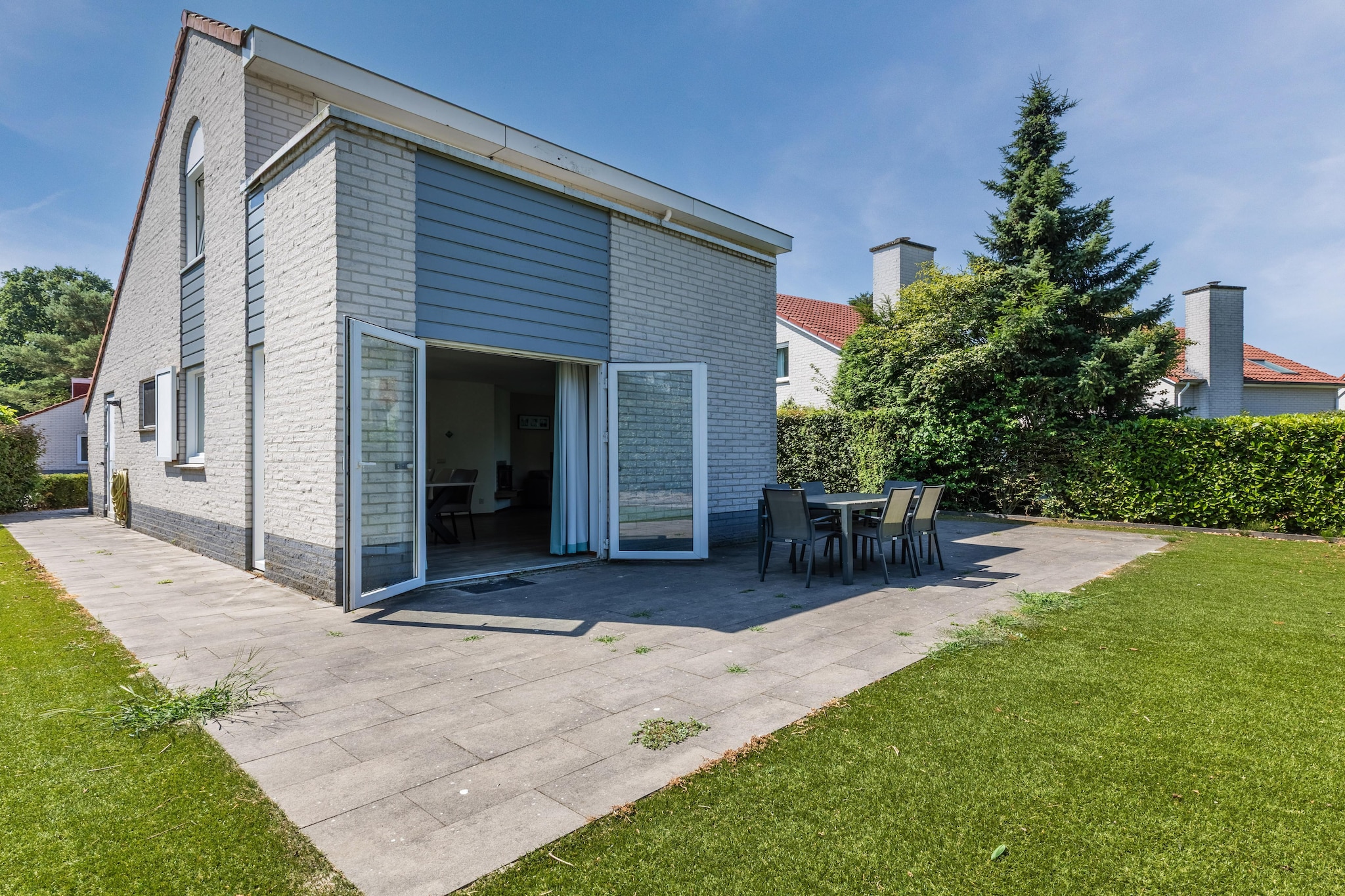 Exterior Summer