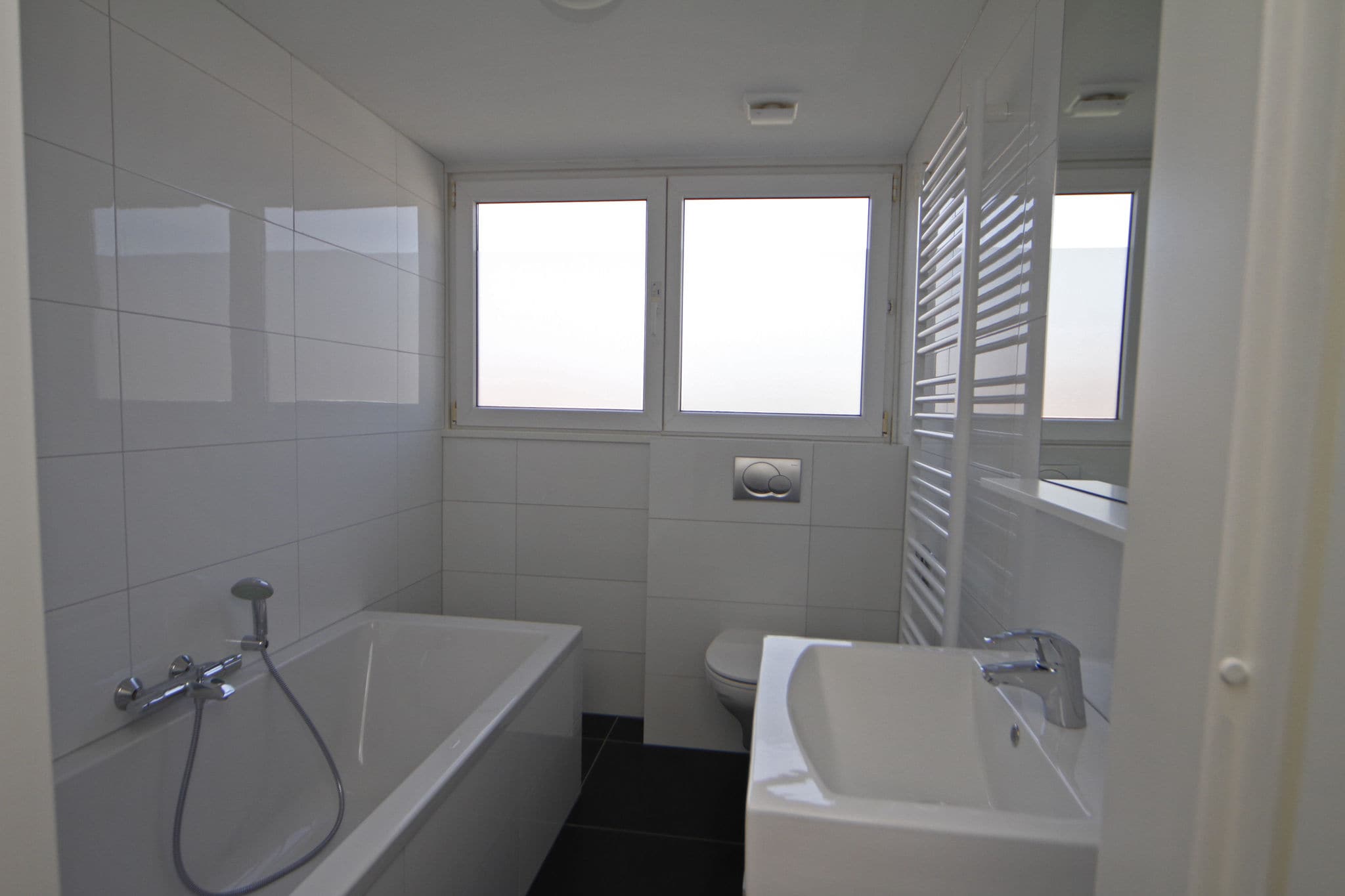 Comfortabele villa met vier badkamers in een groene omgeving