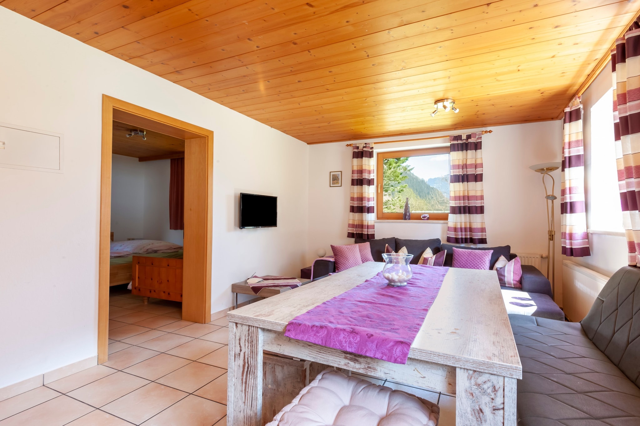 Ground floor: (hall, Living room(single sofa bed, TV(satellite)), open kitchen(hob, electric kettle, oven, washbasin), bedroom(double bed), bedroom(single bed, double bed), bathroom(bathtub or shower, washbasin), toilet)\n\nheating(central), terrace, garden, garden furniture, parking