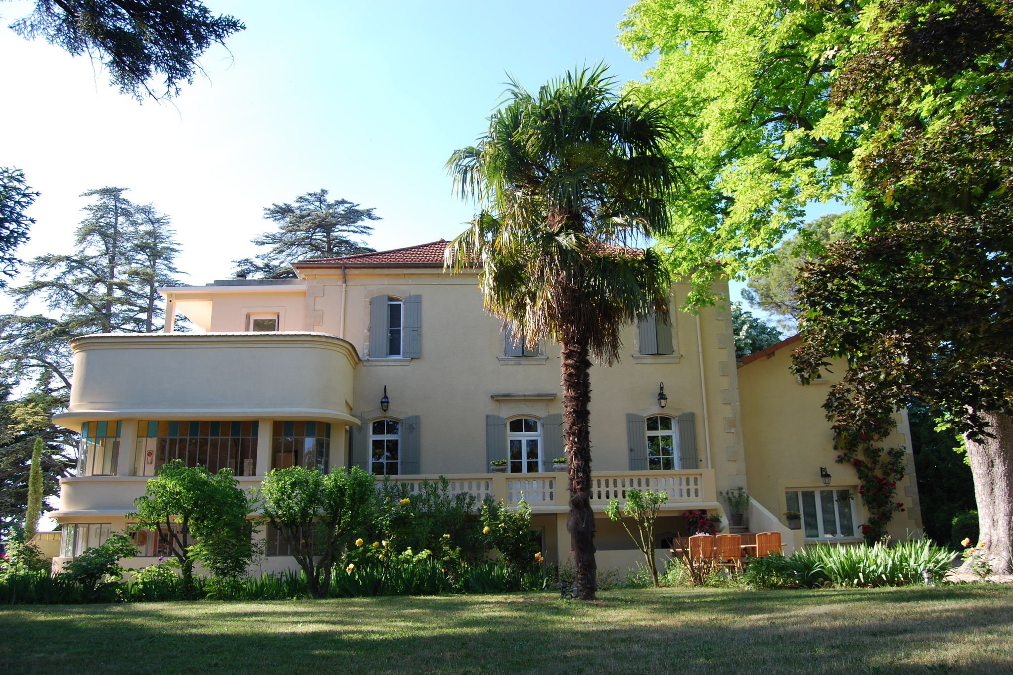 Gîte with friends room in stately villa with pool and parkgarden
