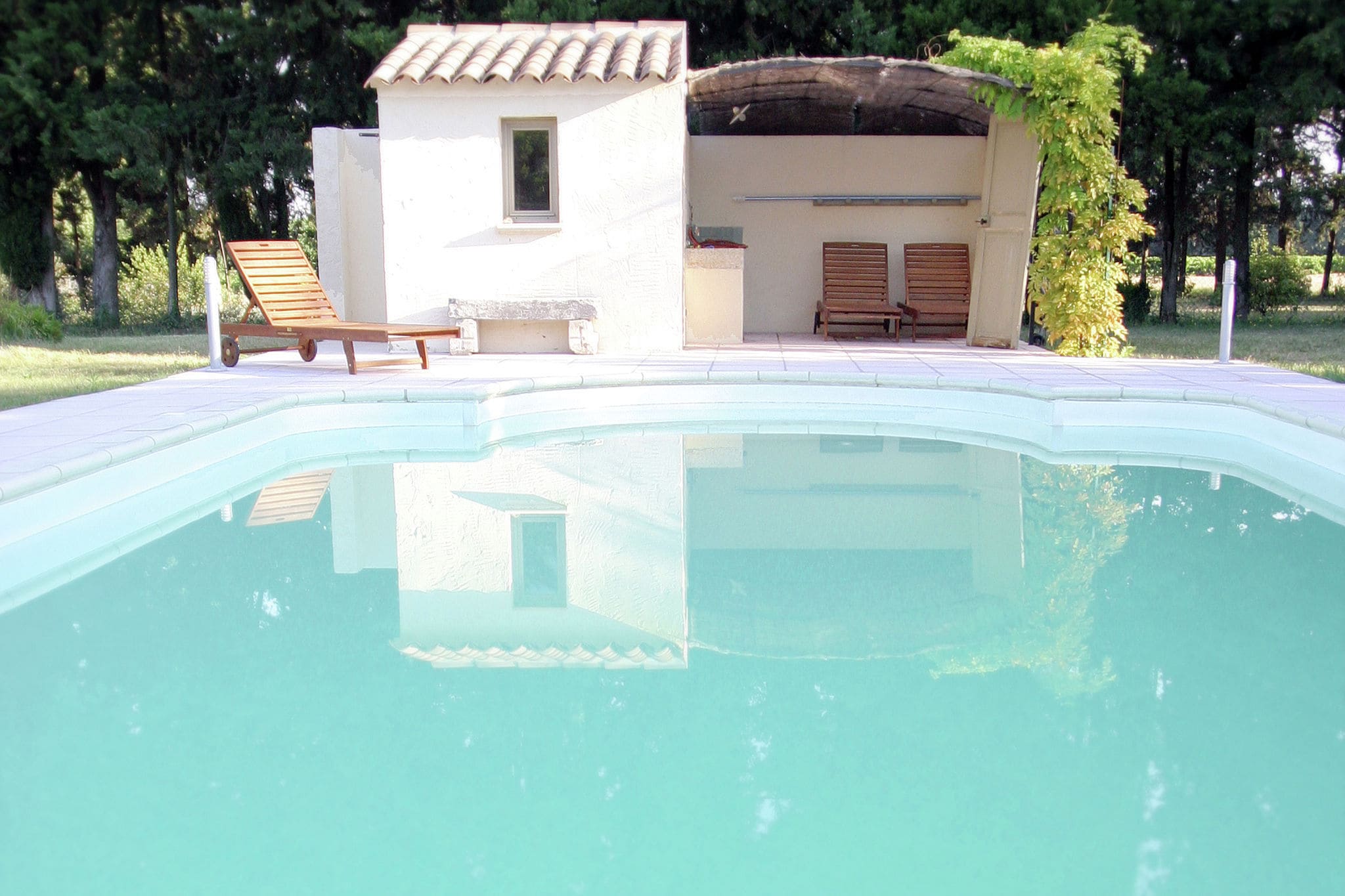 Gîte met vriendenkamer in statige villa met een zwembad en parktuin