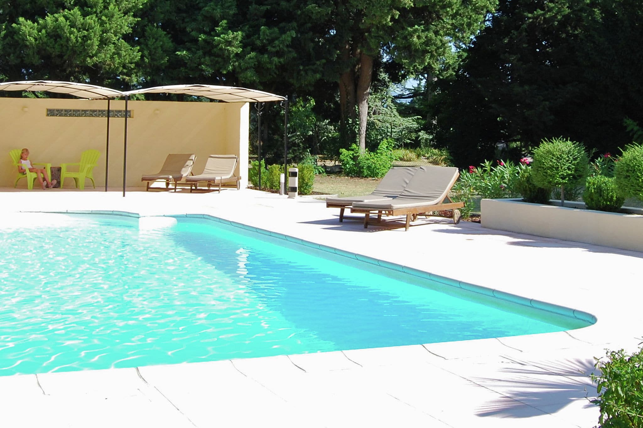 Gîte met vriendenkamer in statige villa met een zwembad en parktuin