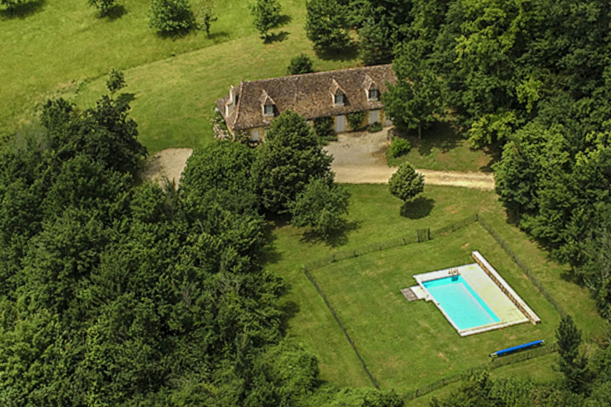 Charmant huis Saint-Georges-de-Montclard met privézwembad