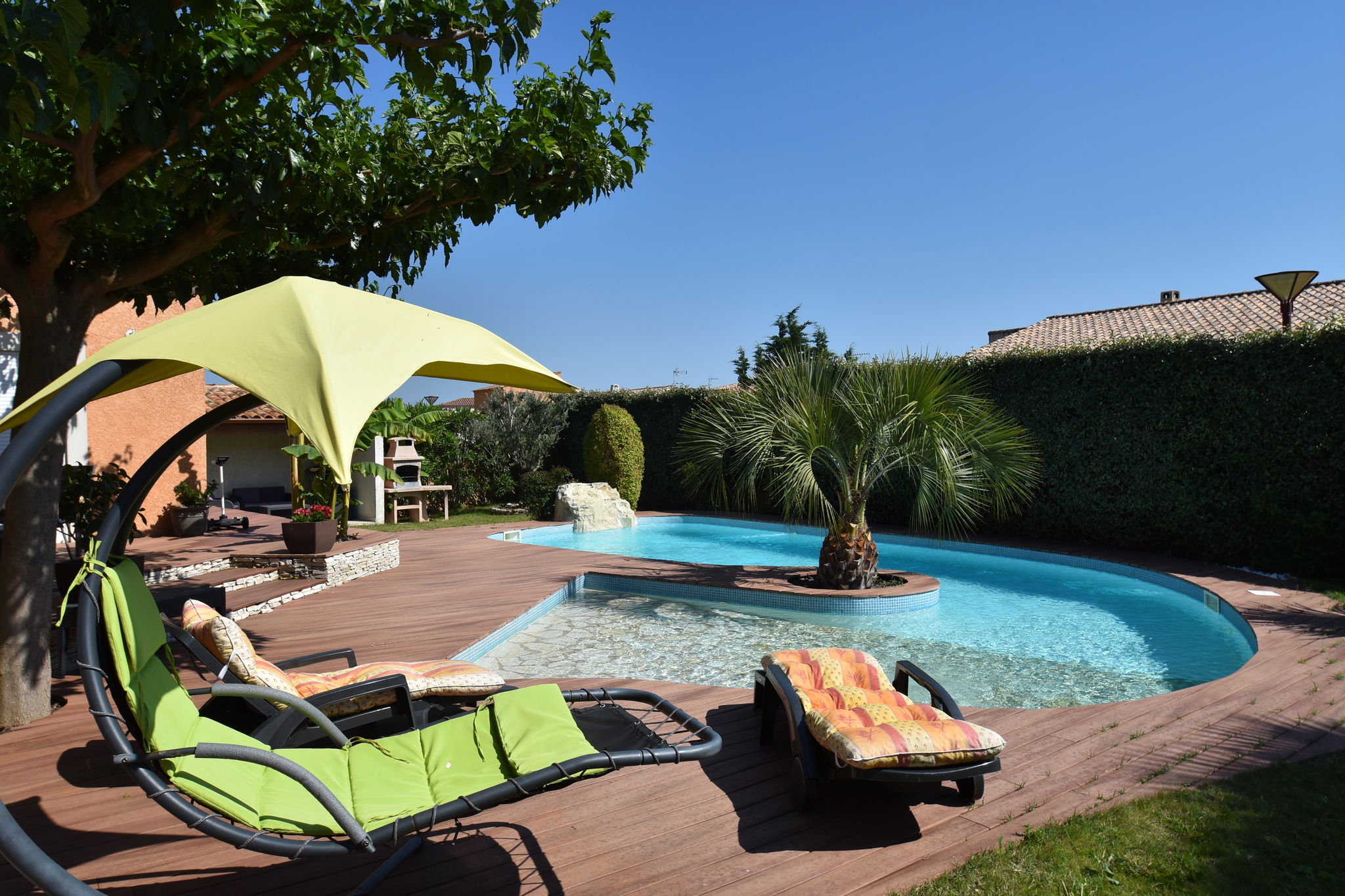 Luxuriöses Ferienhaus in Pierrerue mit privatem Pool & Zentrum in der Nähe