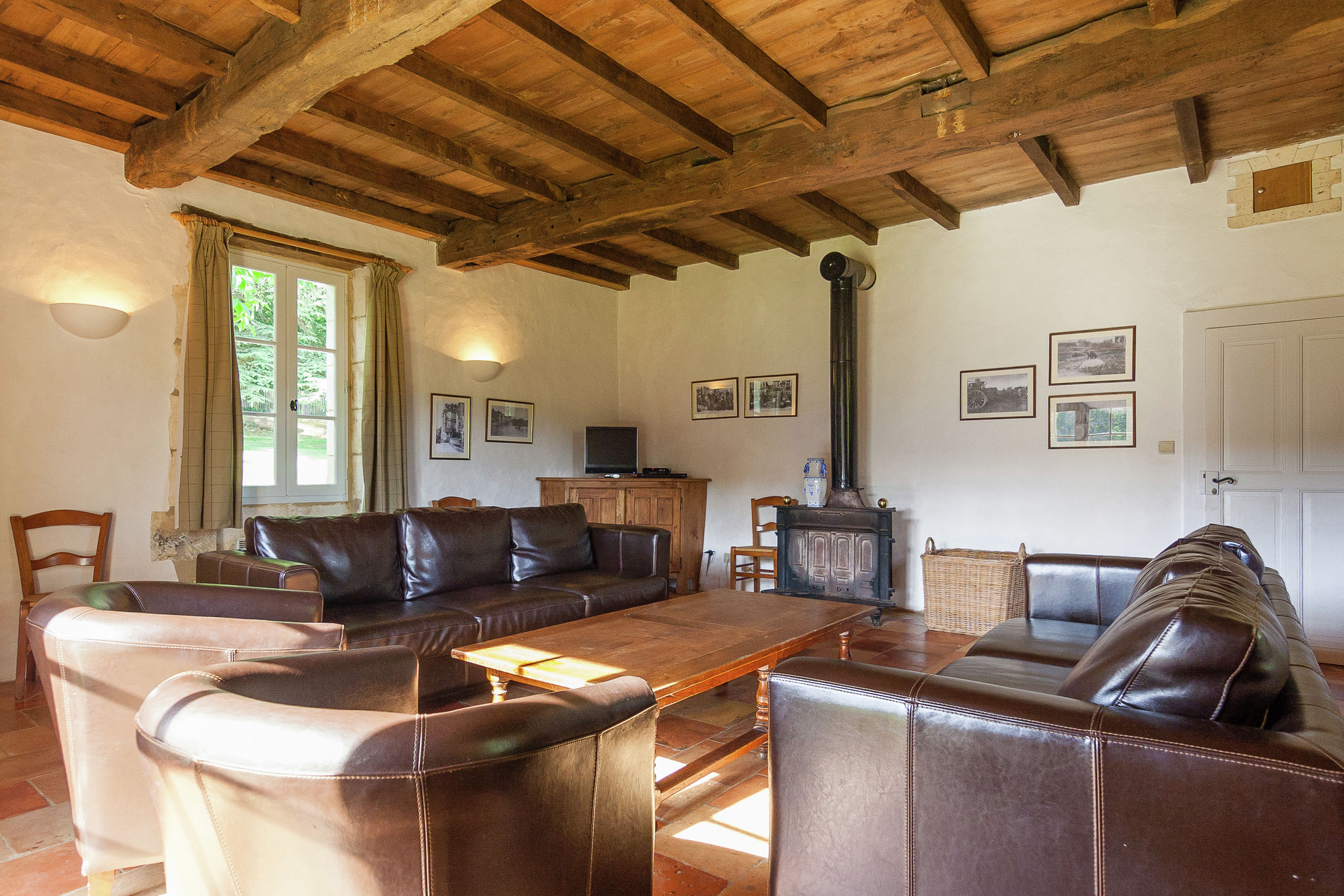 Impressive, restored farmhouse with private pool, surrounded by woods.

