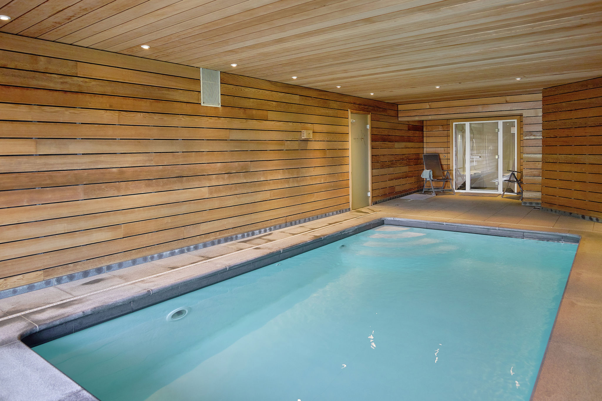 Comfortabel chalet met binnenzwembad, hammam en sauna nabij Stoumont