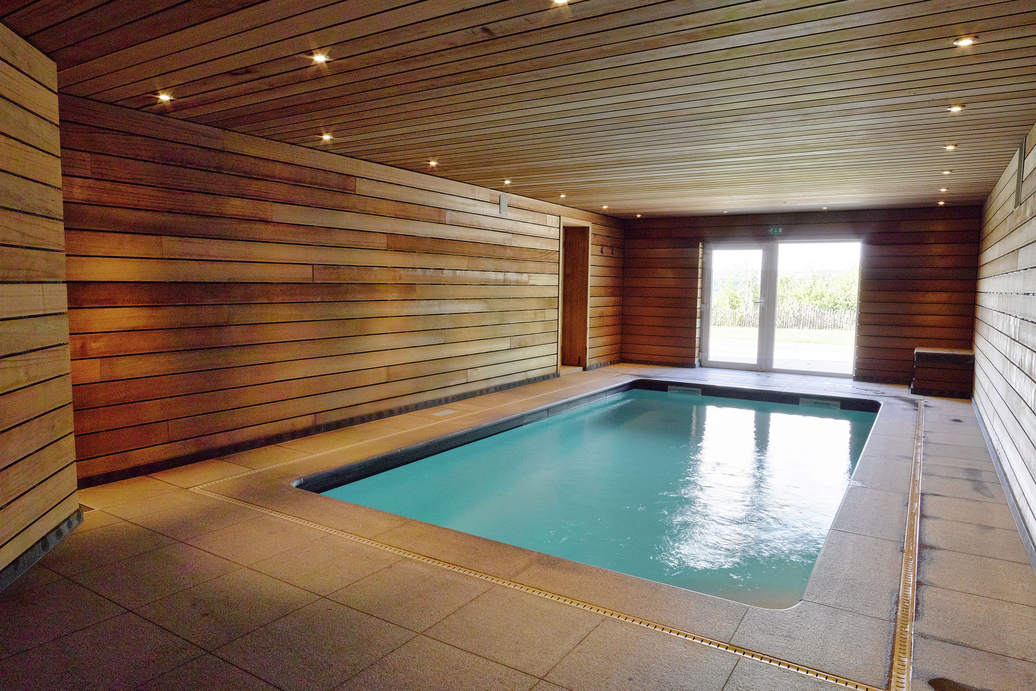 Comfortabel chalet met binnenzwembad, hammam en sauna nabij Stoumont