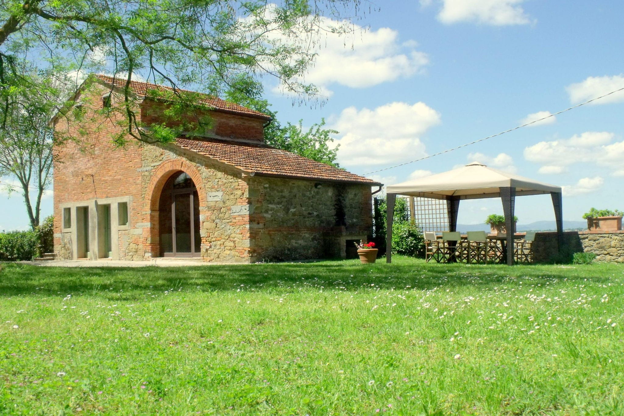 Charakteristisches Landhaus in den toskanischen Hügeln
