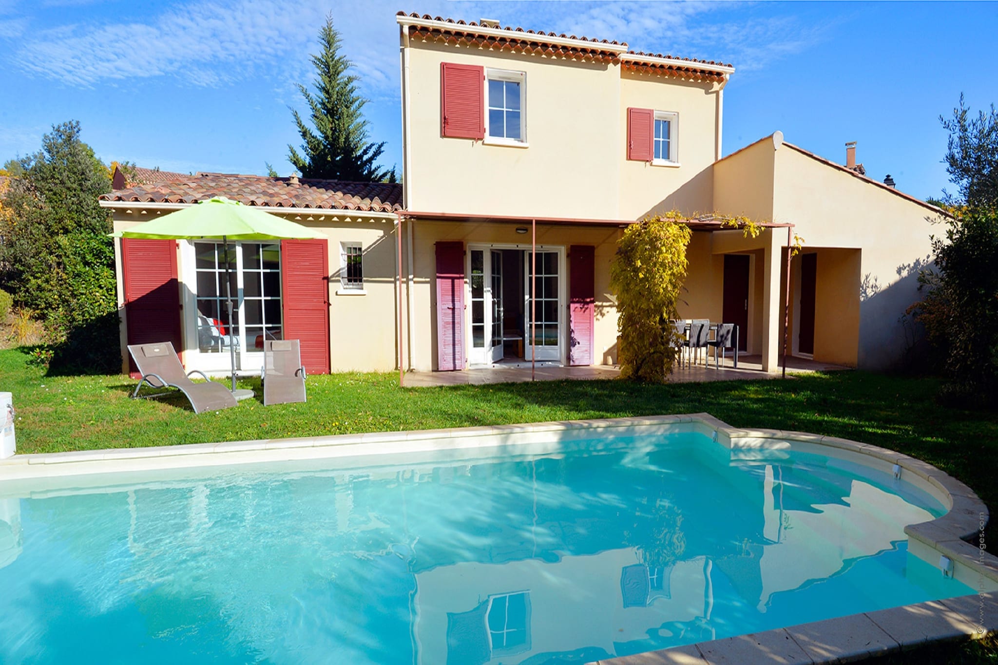 Luxe Provençaalse villa met airco in St. Saturnin-les-Apt