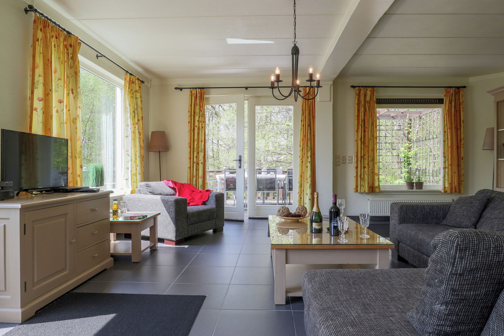 Schöne Villa mit eingezäuntem Garten in Waldnähe in Rendeux