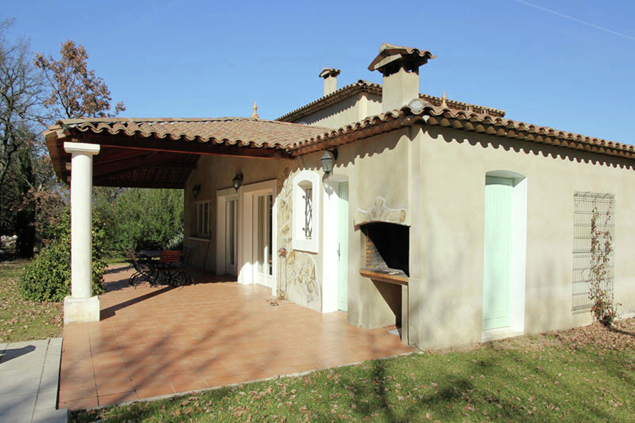 Stilvolle Villa am See in Fayence