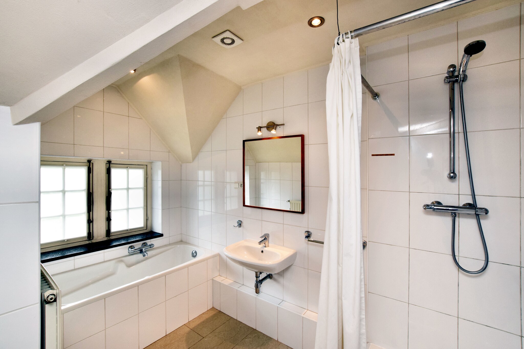 Vakantiehuis Spa max. 25 personen 3 huisdieren 11 slaapkamers #31