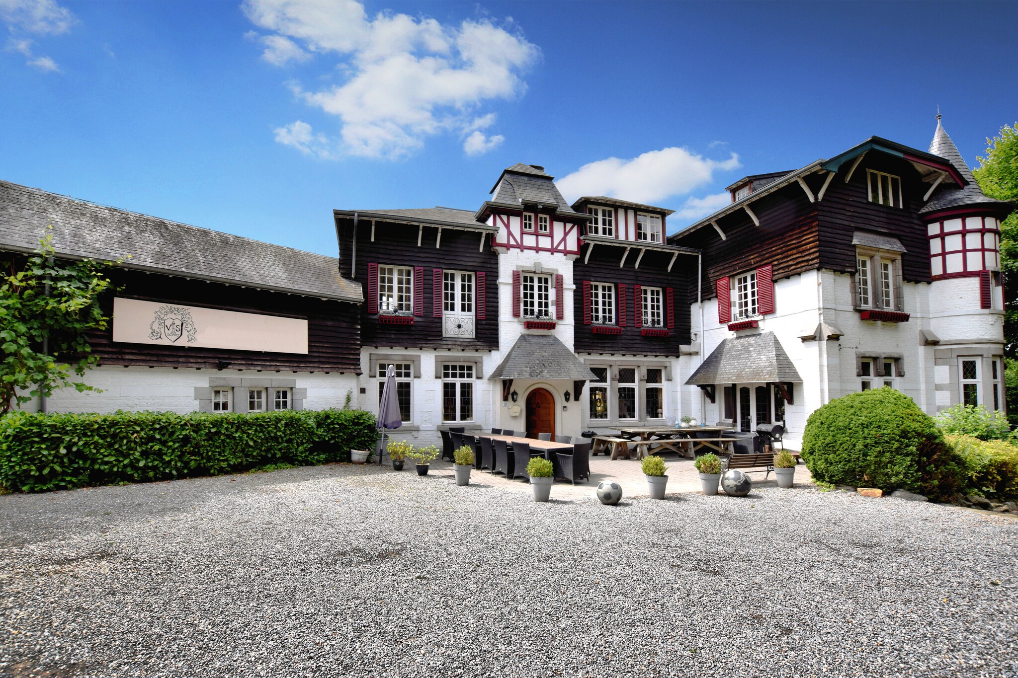 Vakantiehuis Spa max. 25 personen 3 huisdieren 11 slaapkamers #1