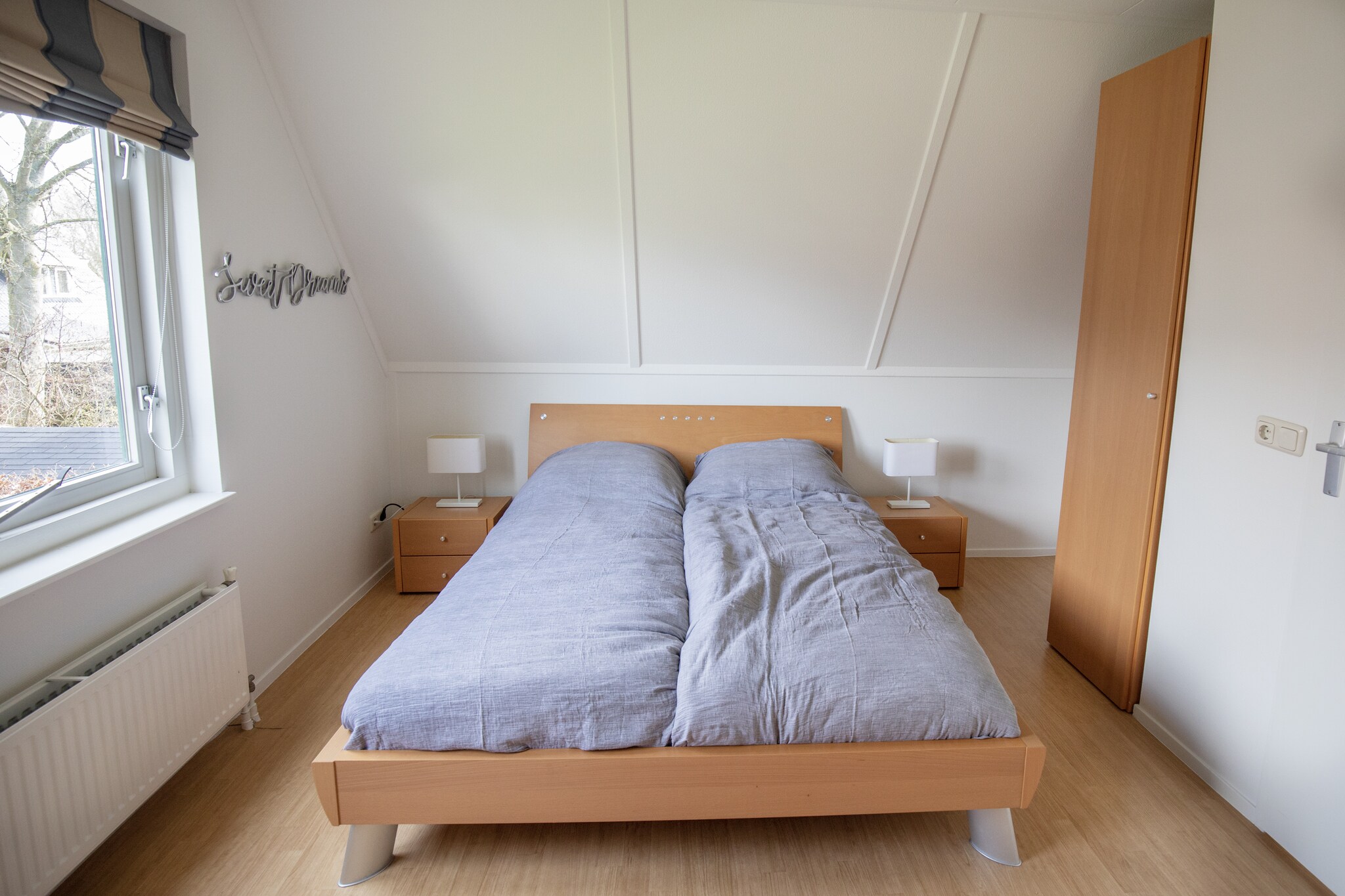 Ground floor: (open kitchen(cooker(gas), coffee machine(pads), combination microwave, fridge-freezer), Living/diningroom(TV, dining table(6 persons), DVD player, stereo unit), pantry)\n\nOn the 1st floor: (bedroom(double bed(180 x 220 cm)), bedroom(single bed), bedroom(single bed), bathroom(shower, toilet))\n\nwashing machine, heating(central), air conditioning, terrace(14 m2), bicycle storage, garden furniture(6 persons), BBQ, parking, parasol, children\'s bed