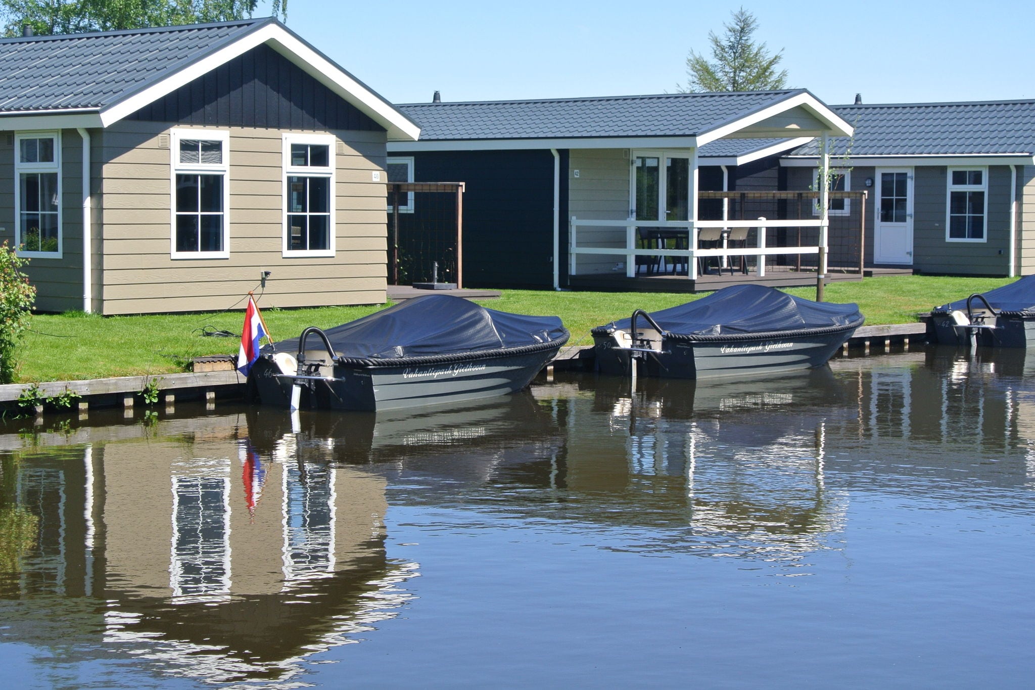 Lodge avec barque électrique à centre de Giethoorn