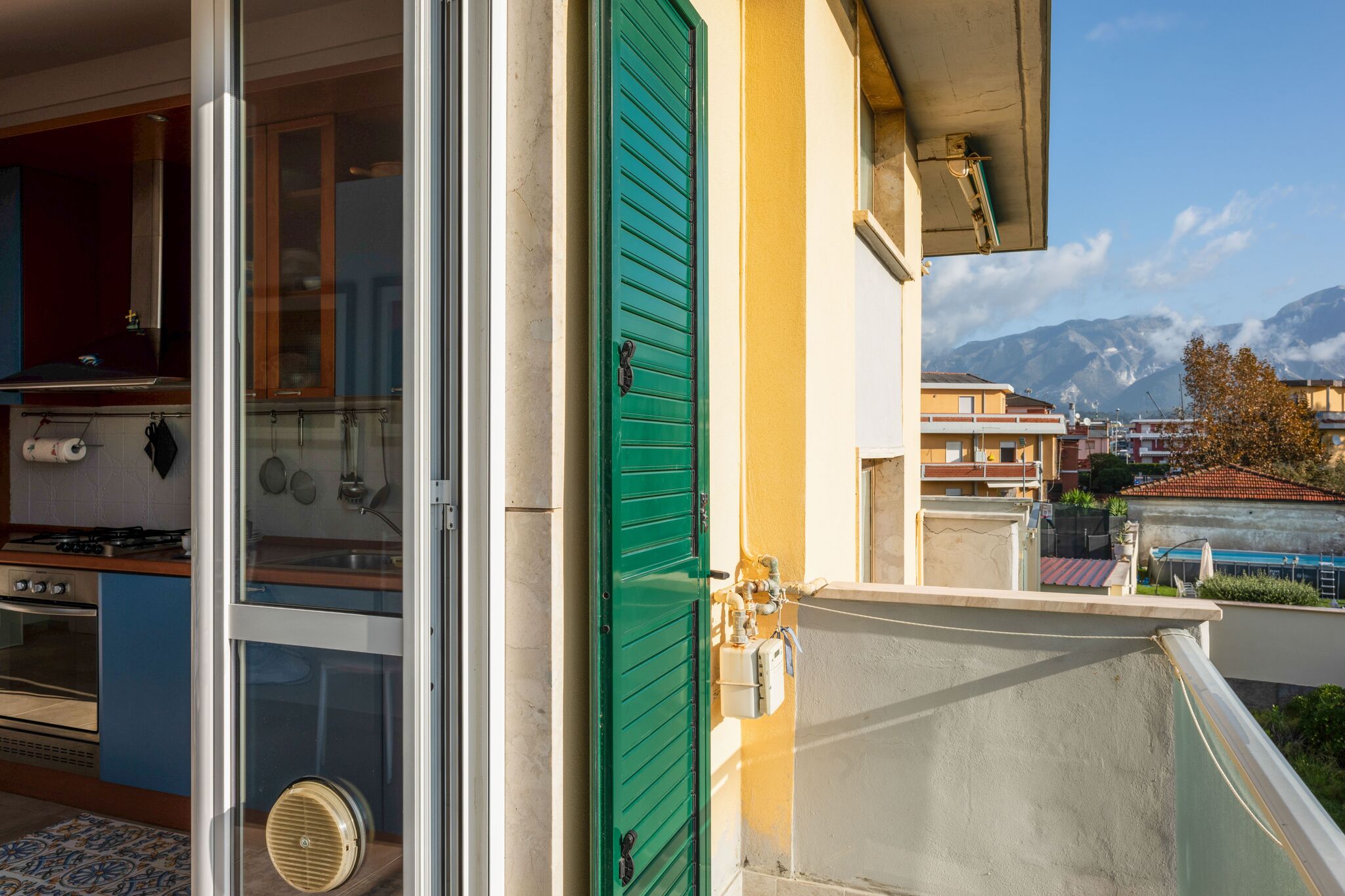 Gemütliches Ferienhaus in Carrara mit Terrasse