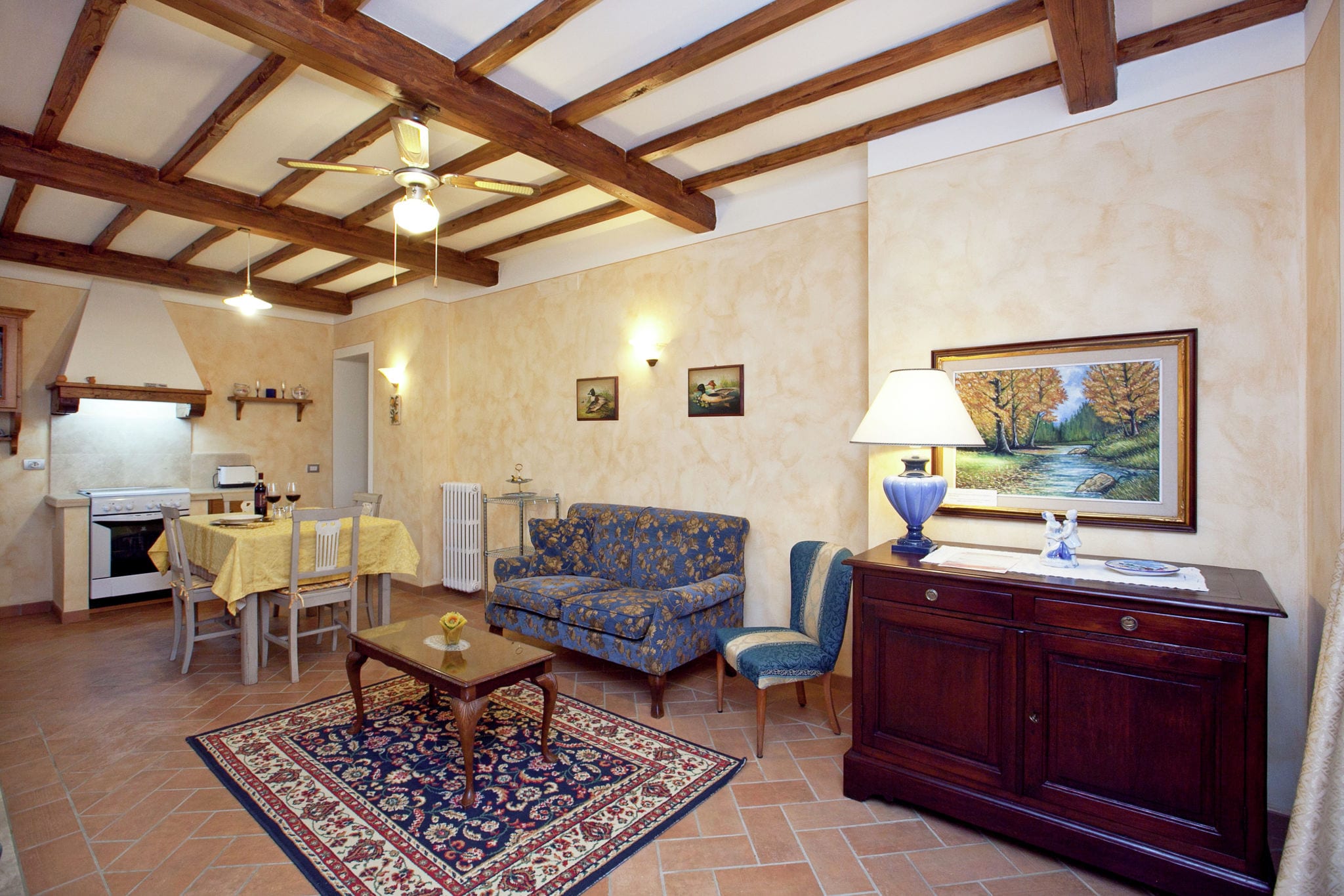 Appartement in Toscaanse stijl met uitzicht op de heuvels en dichtbij een dorpje