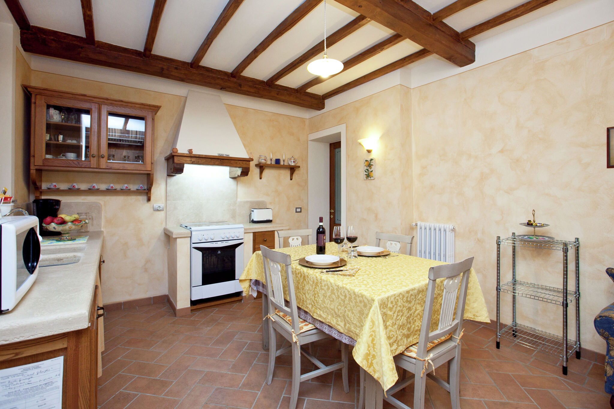 Apartment in Tuscan style with view of the hills and near a village