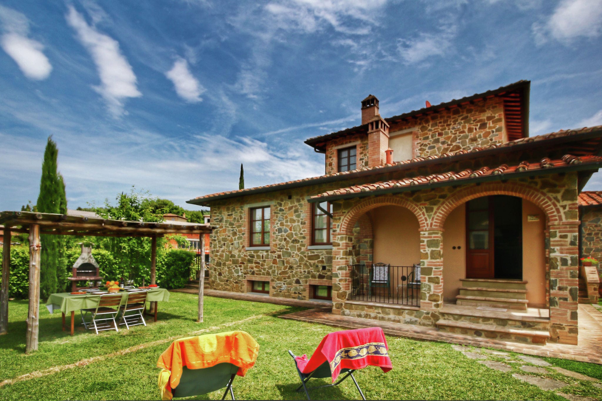 Gemütliches Ferienhaus in Lucignano mit Swimmingpool