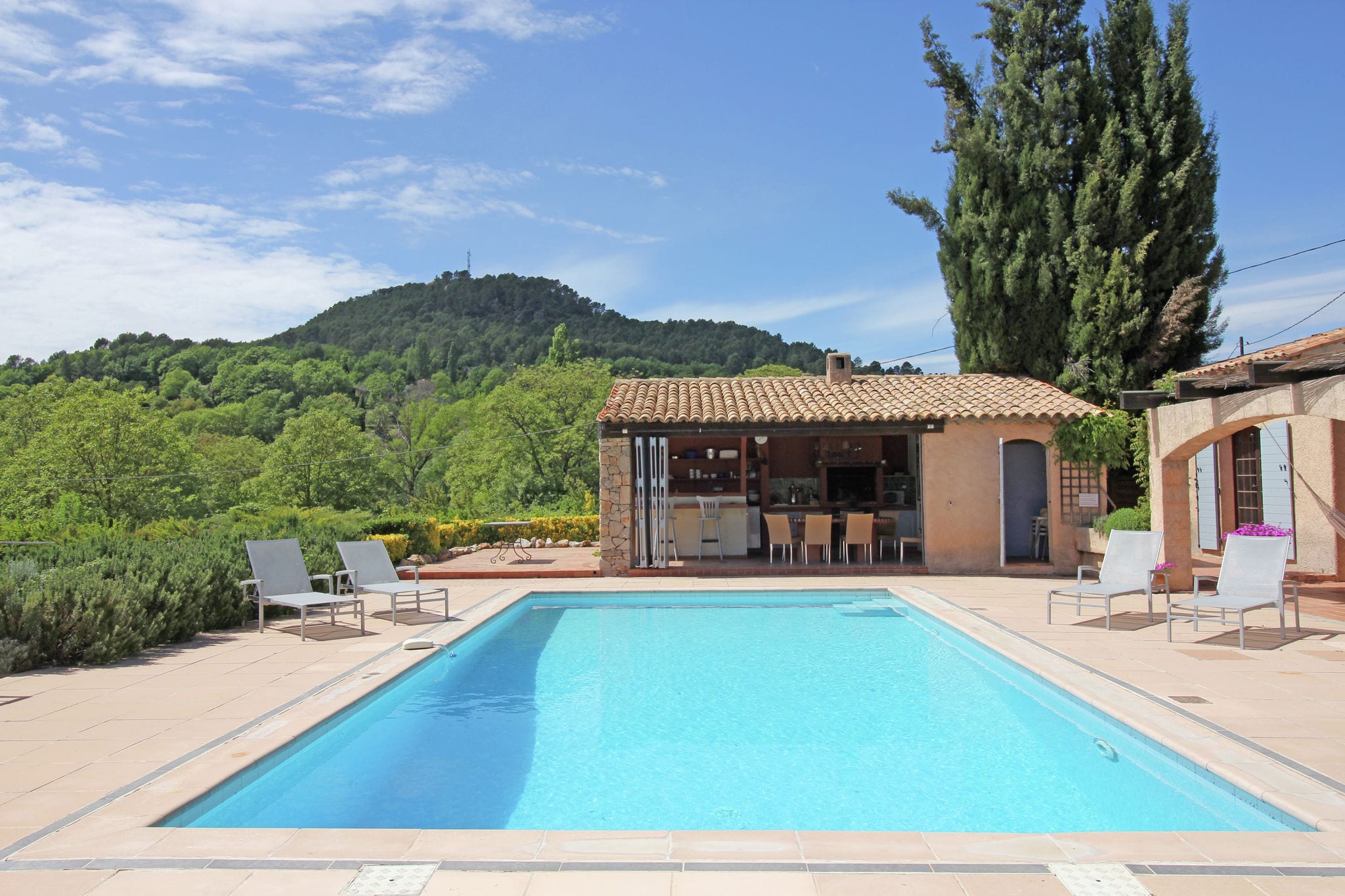 Luxuriöses Ferienhaus in Salernes mit privatem Pool