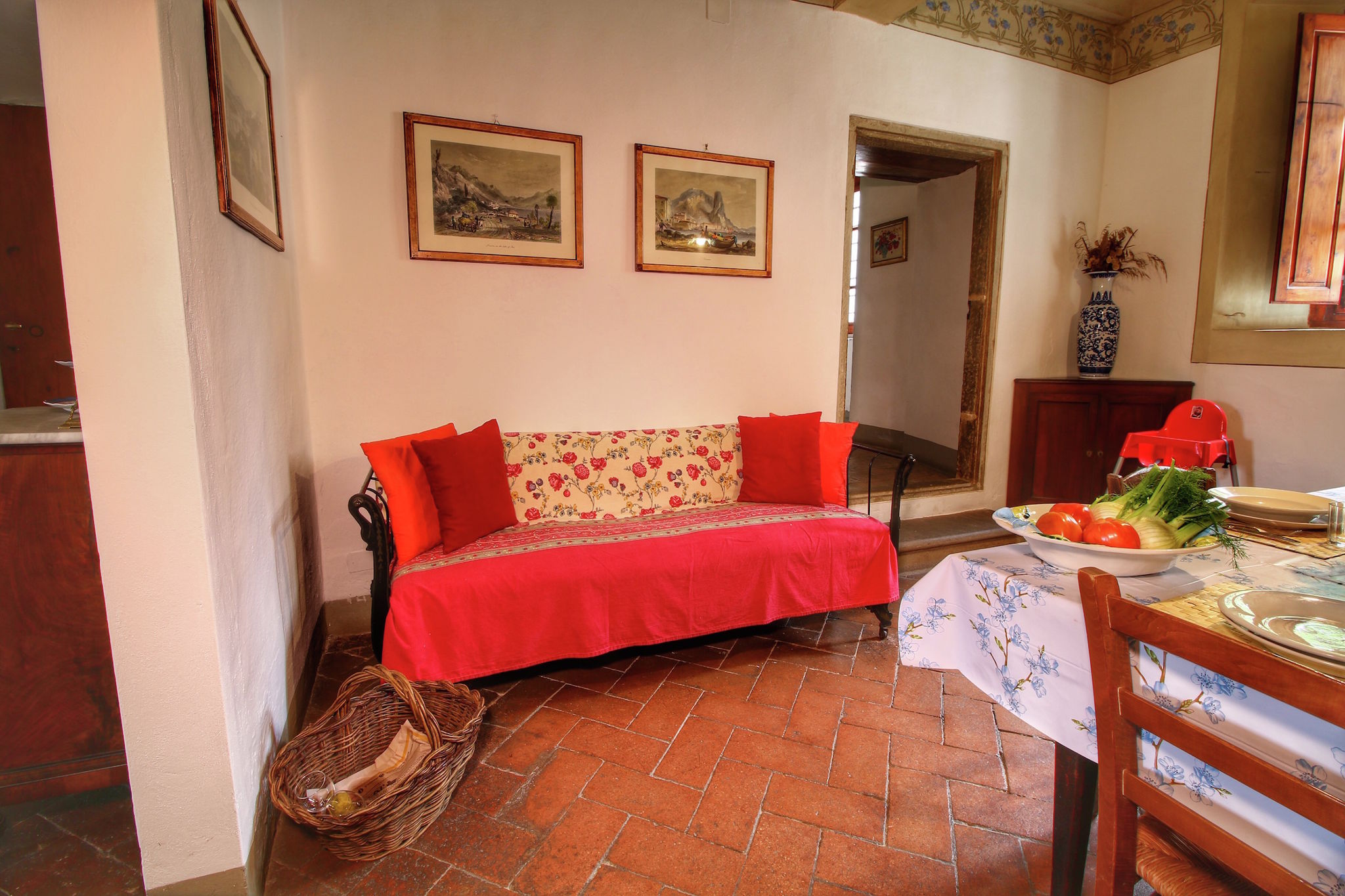 Ruimtelijk appartement in Rufina met een authentieke sfeer