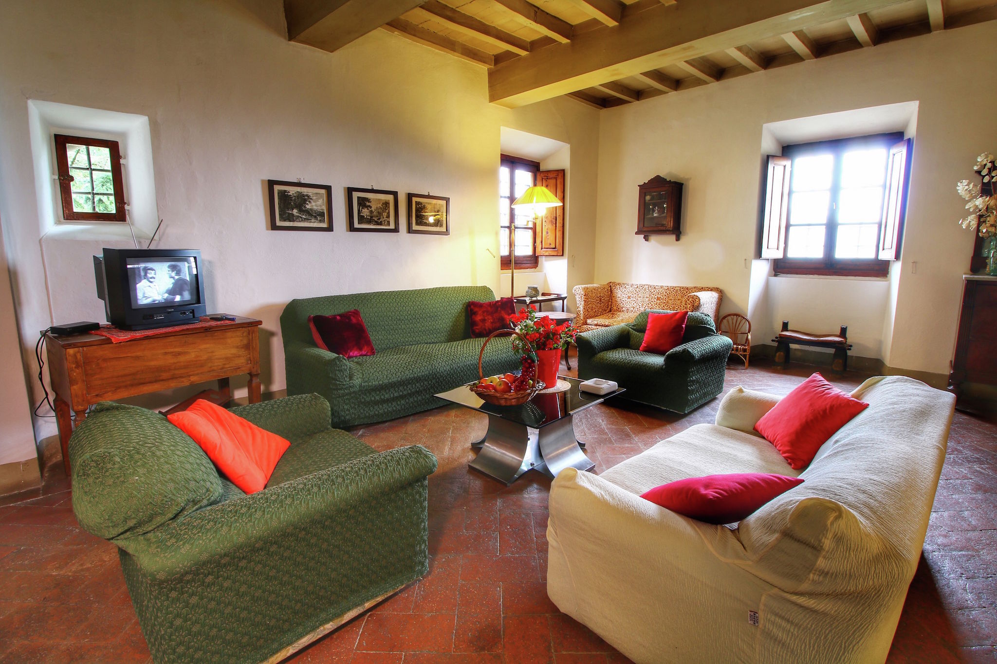 Ruimtelijk appartement in Rufina met een authentieke sfeer