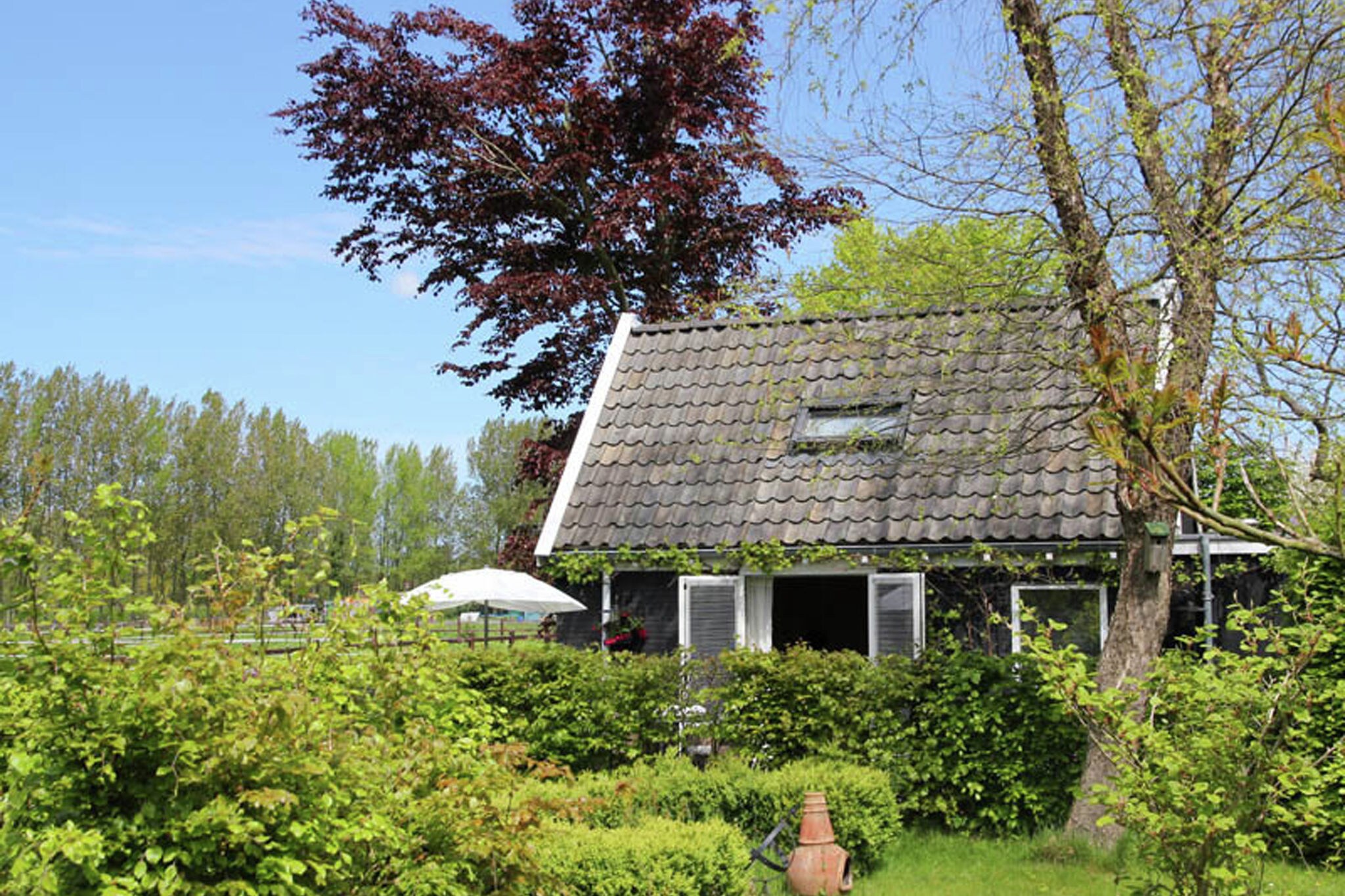 Holiday home for two people at a peaceful, central location in Heiloo near Egmond