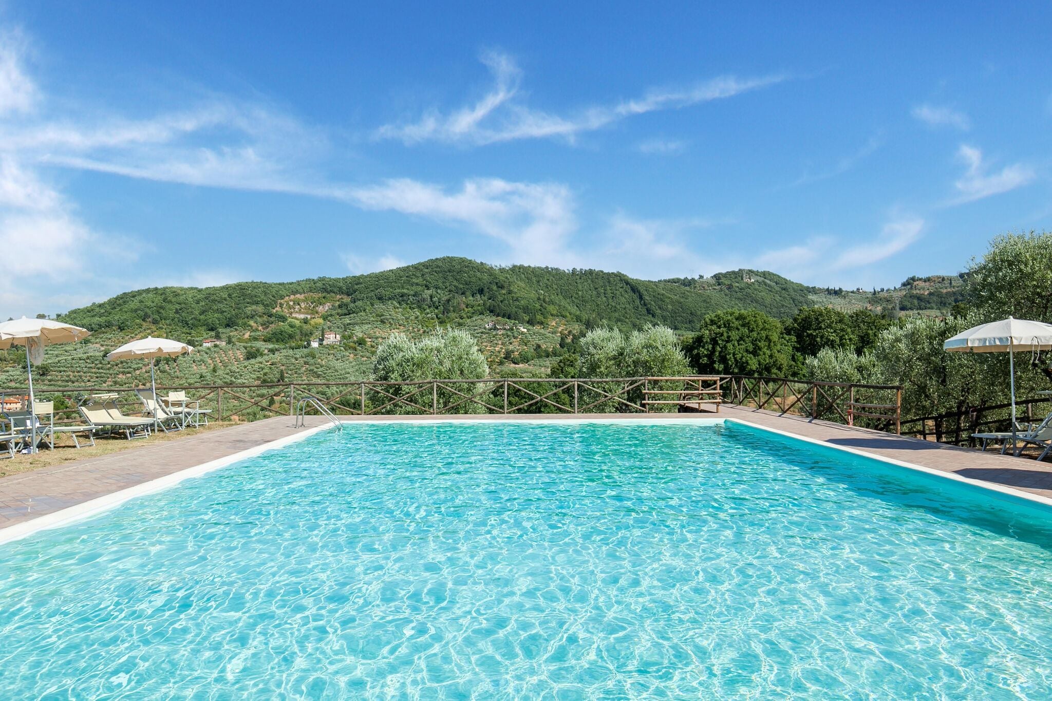 Ferme rustique à San Baronto avec piscine