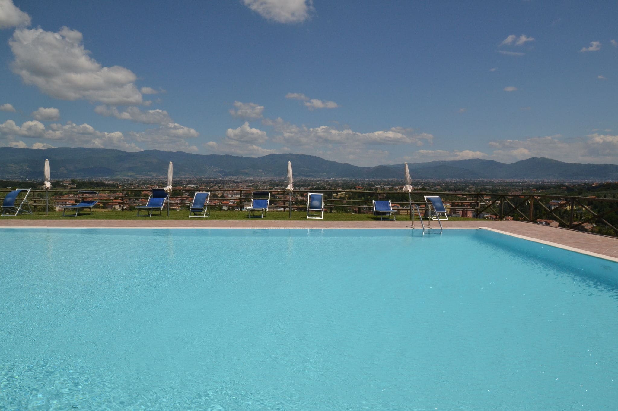 Rustikaler Bauernhof in San Baronto mit Swimmingpool