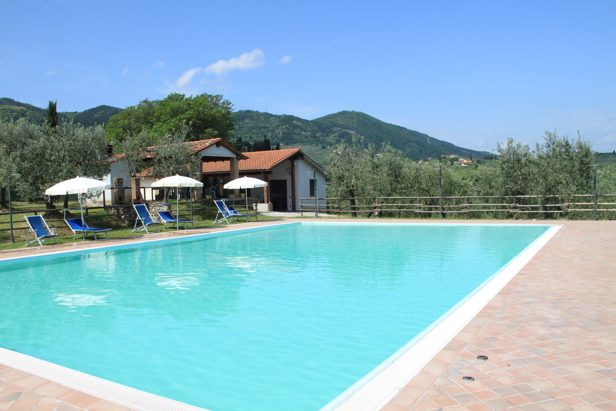 Schönes Bauernhaus in San Baronto mit Swimmingpool