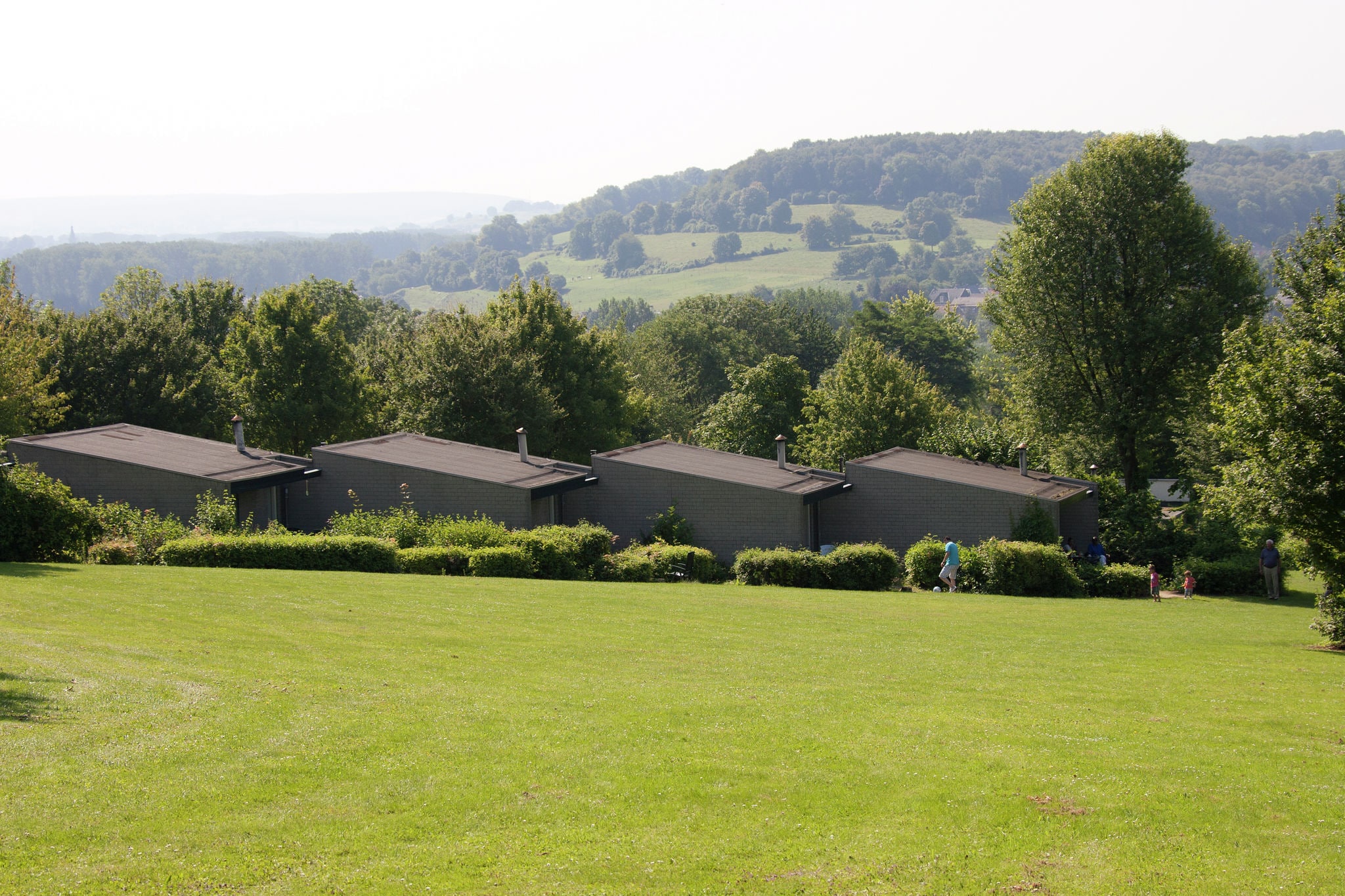 Verzorgde bungalow met tuin, 4 km. Valkenburg