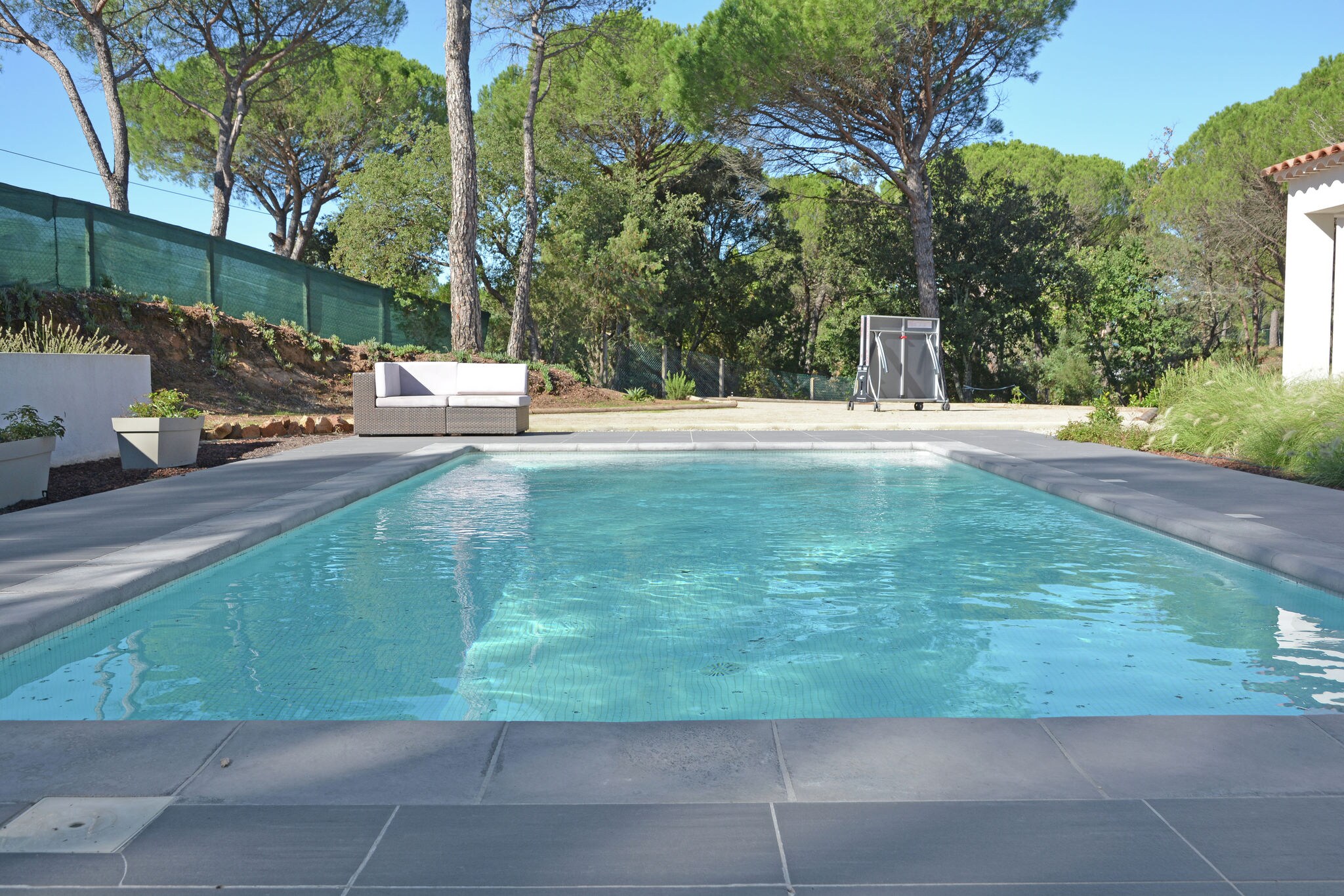 Villa moderne en Provence avec terrasse couverte
