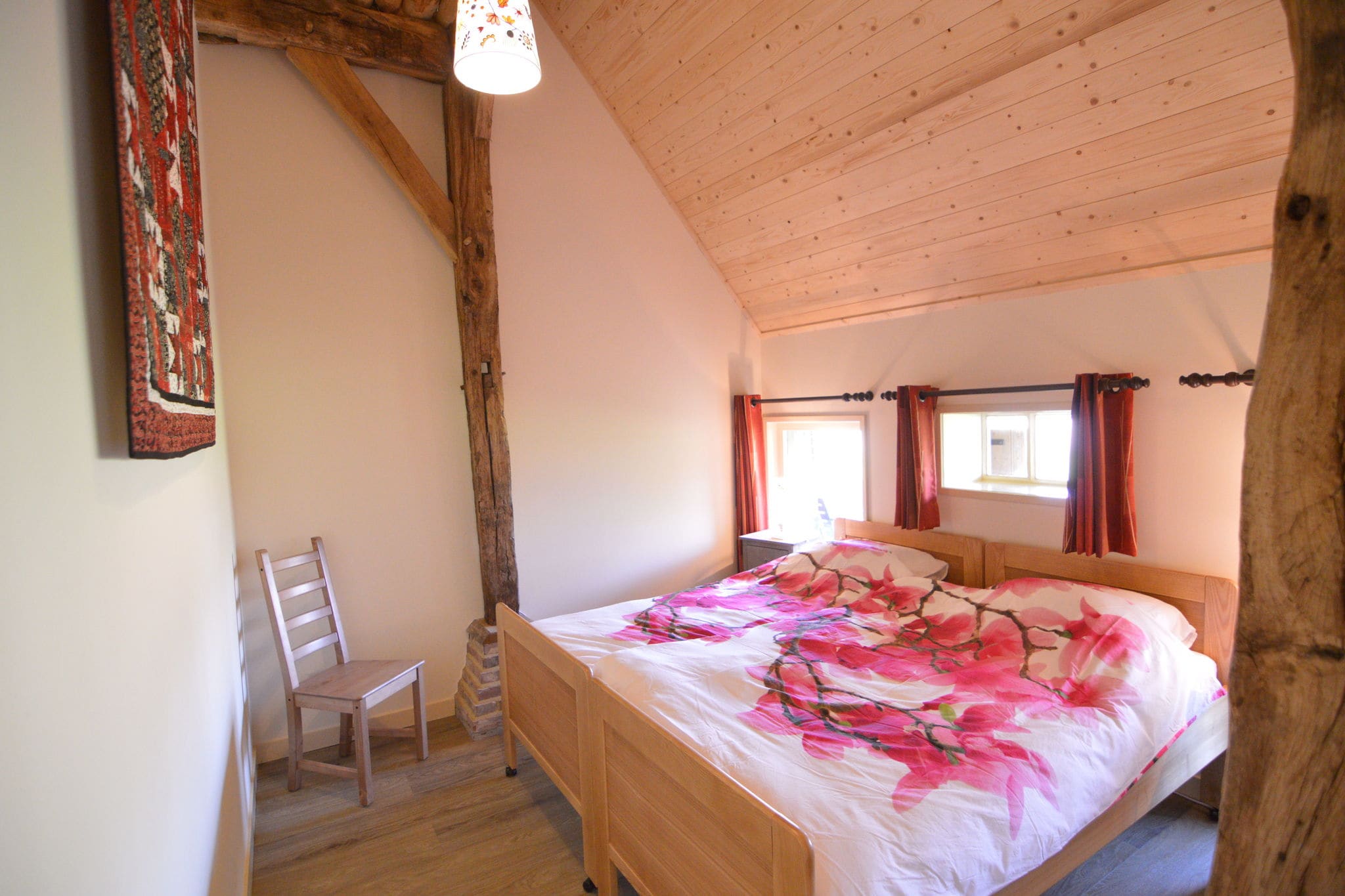 Staying in a thatched barn with box bed Achterhoek