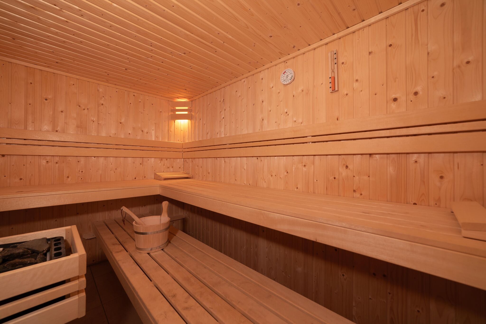 Ferienhaus mit Sauna und Sonnendusche in Zeeland