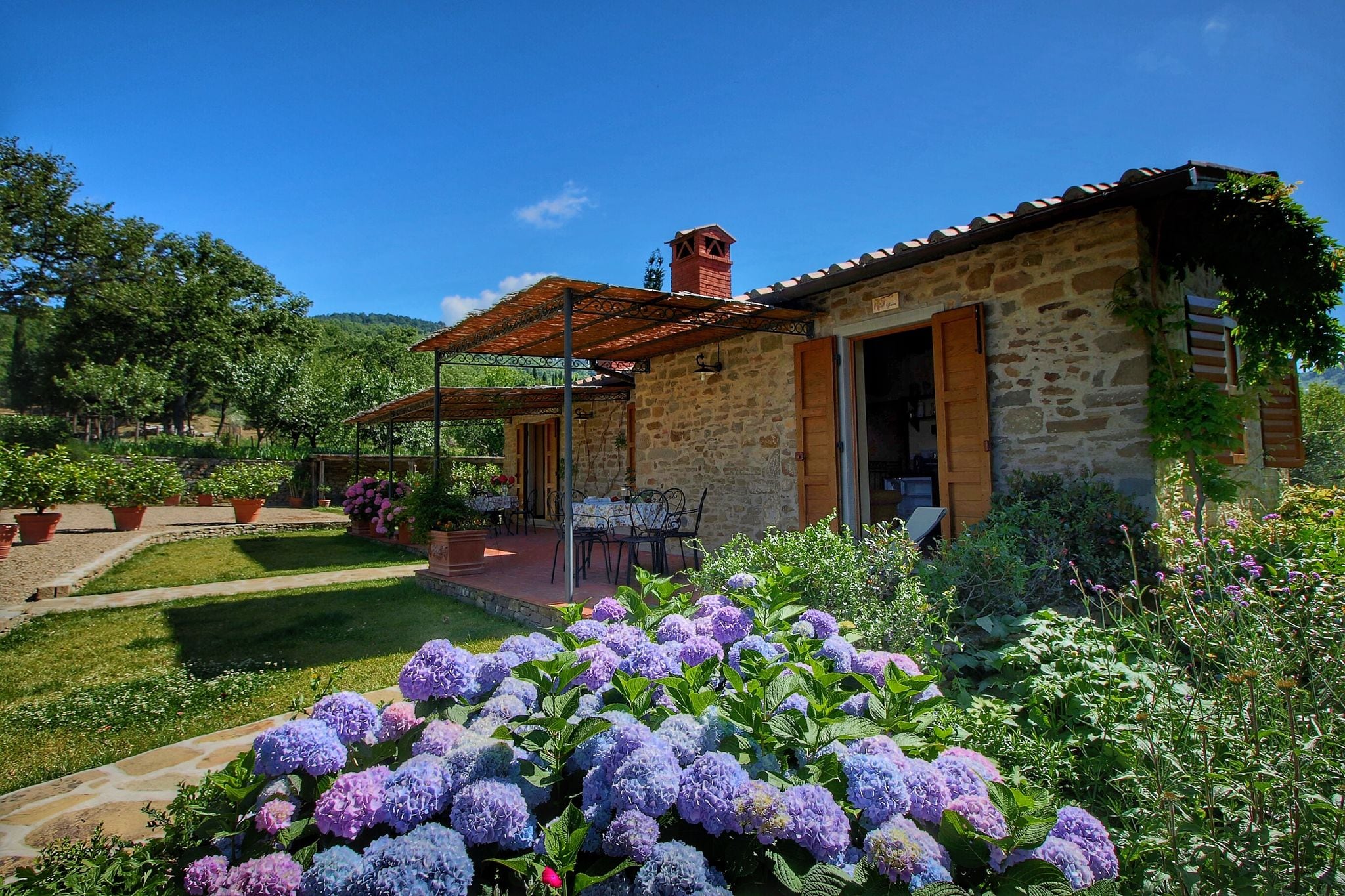 Modernes Bauernhaus in Loro Ciuffenna mit Swimmingpool