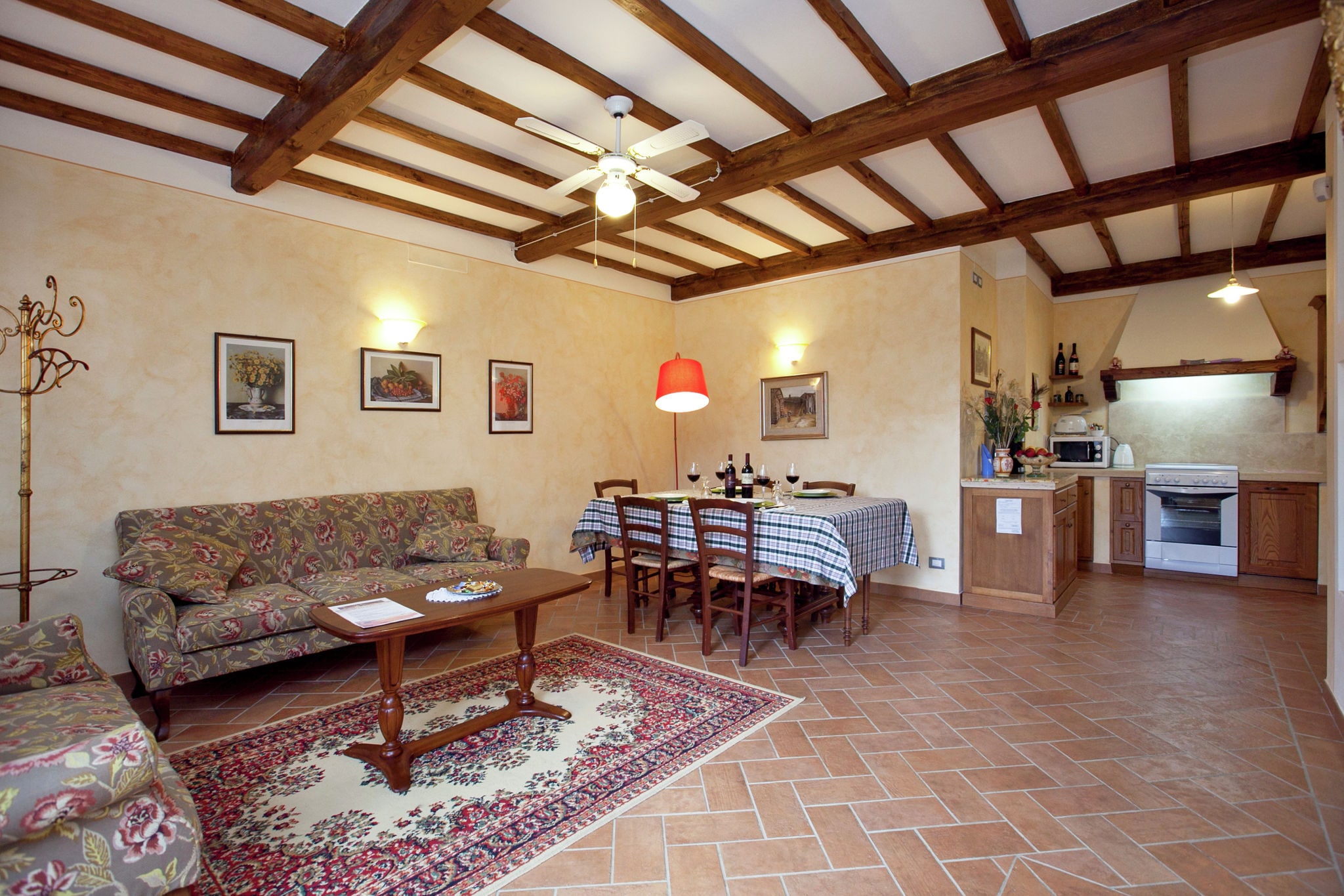 Traditioneel appartement in Lucignano met privétuin