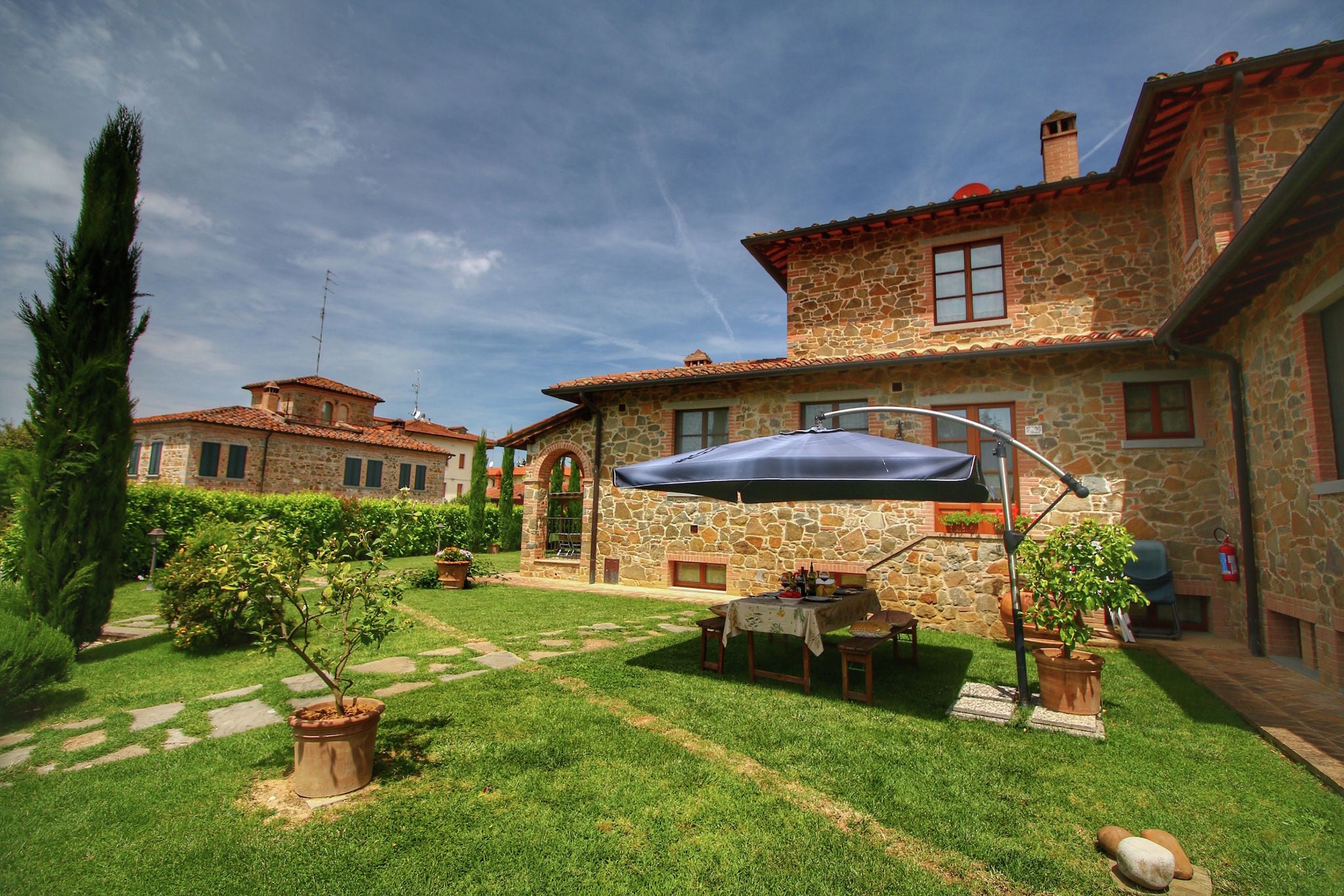 Appartement traditionnel à Lucignano avec jardin privé