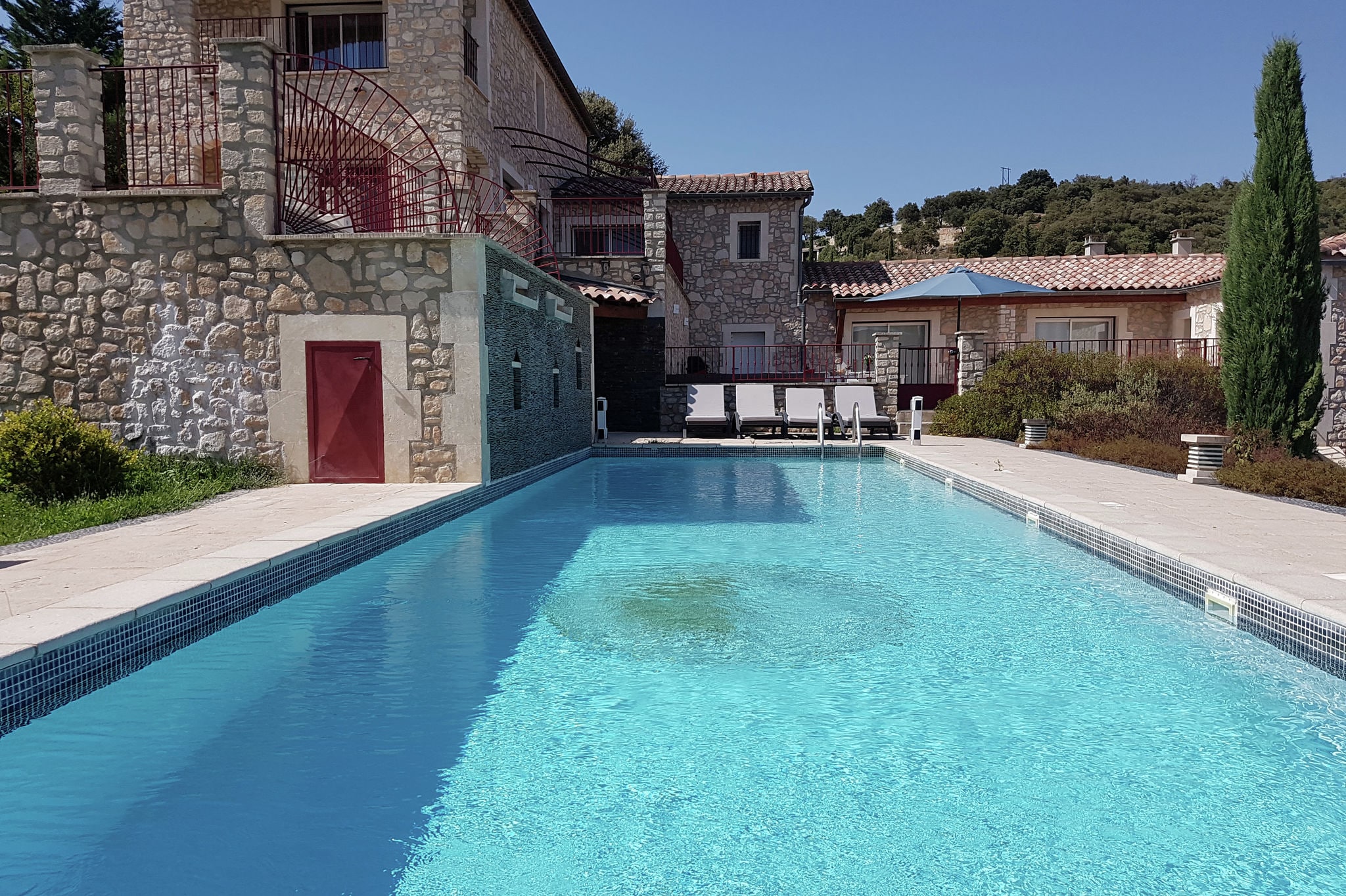 Opulente Villa in Saint-Ambroix mit privatem Pool und Aussicht