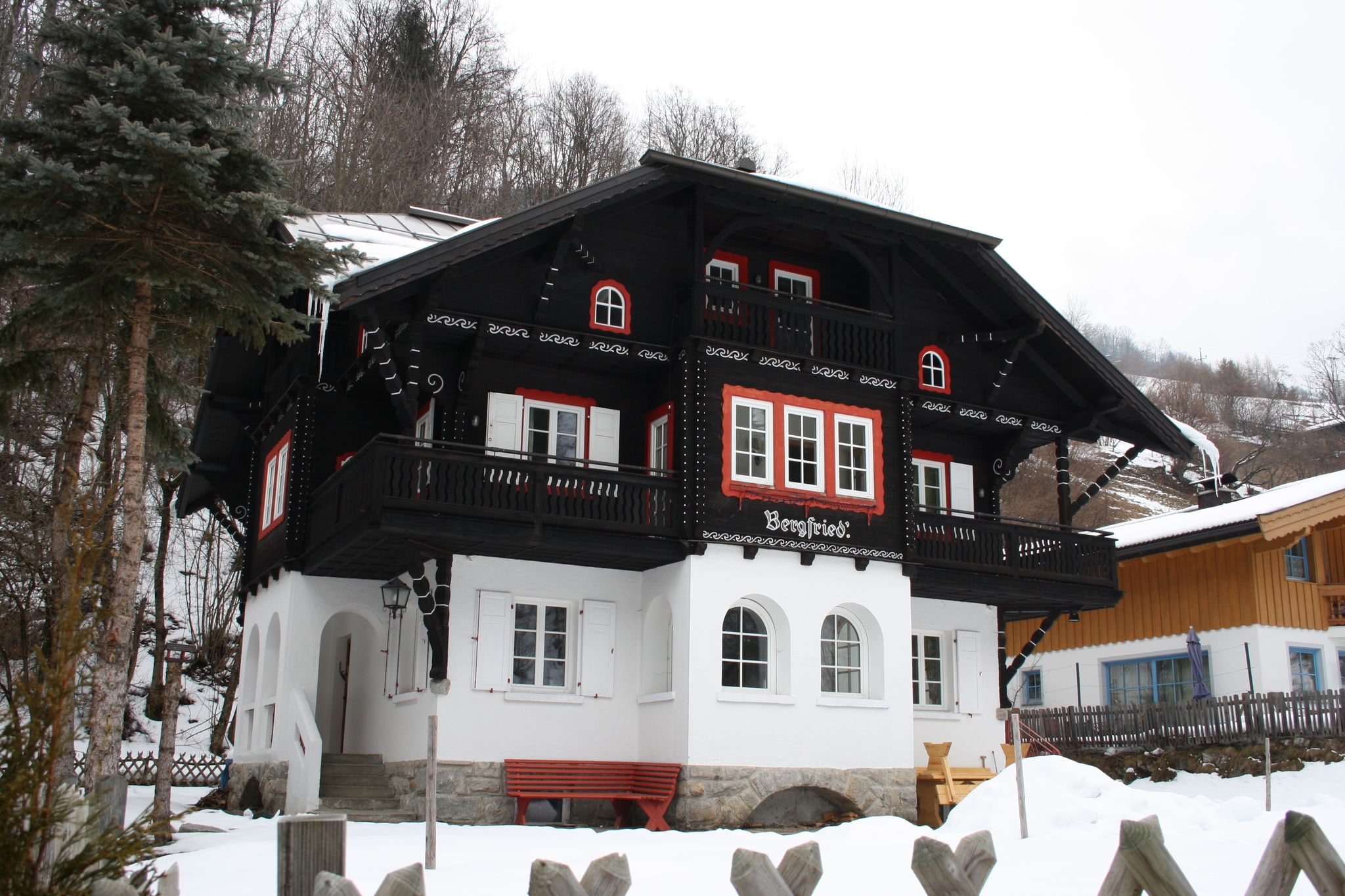 Ruime villa in Salzburgerland met een balkon en terras